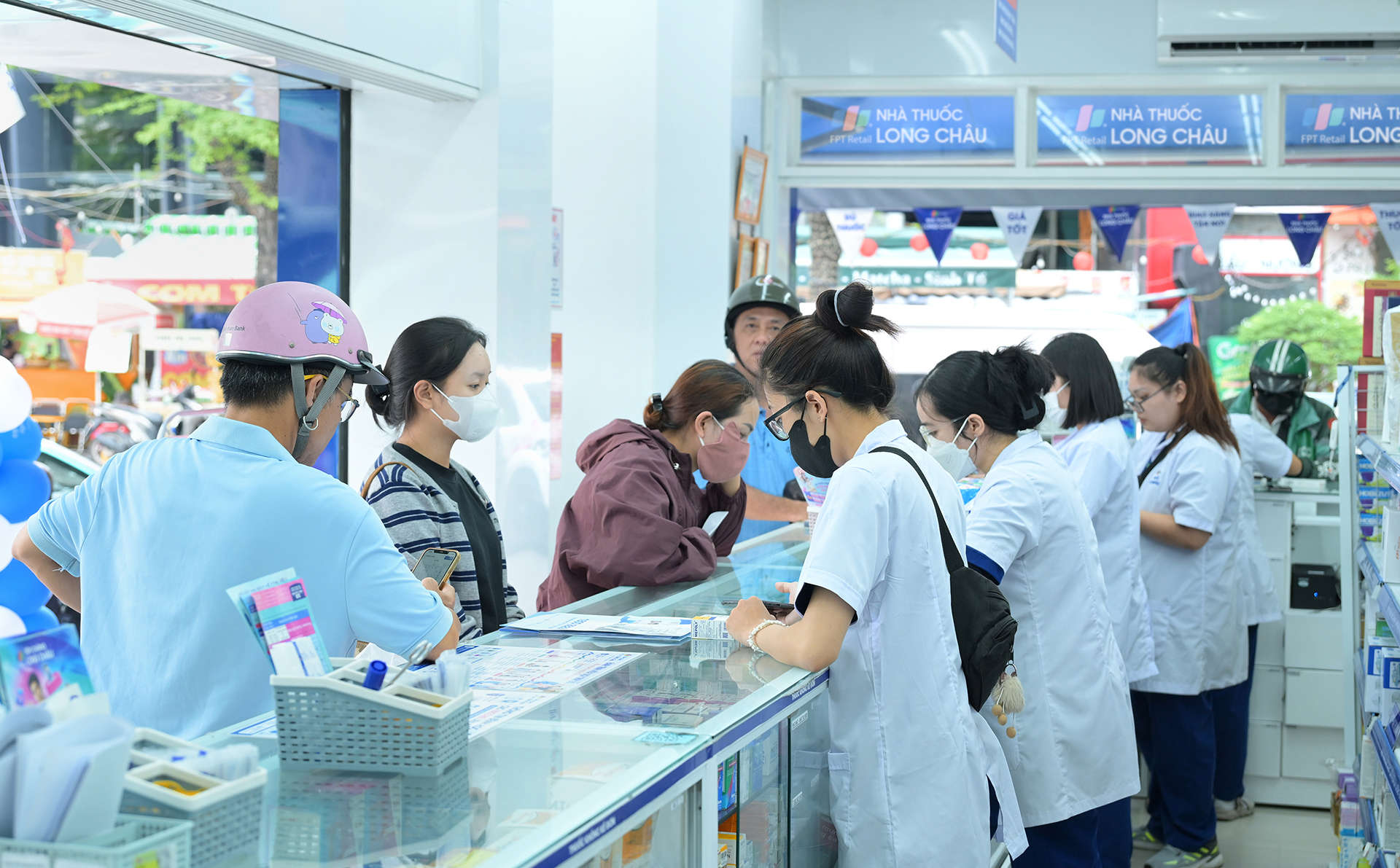 Long Châu tiếp tục mở rộng khả năng tiếp cận thuốc điều trị trúng đích mới cho bệnh nhân bệnh hiếm tại Việt Nam- Ảnh 1.