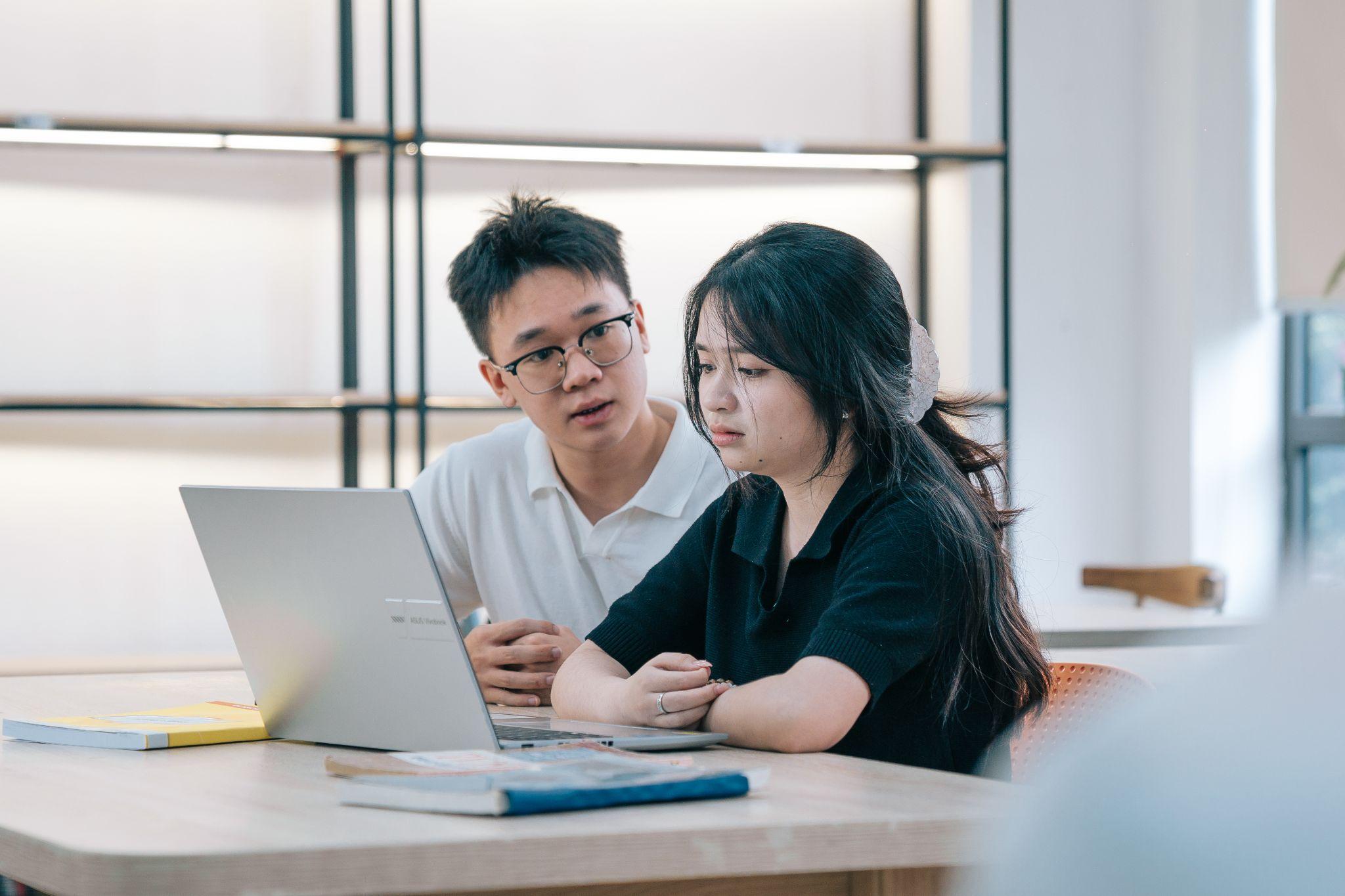 Bài học từ những người từng "rẽ hướng": 2K8 cần gì để không mất thời gian chọn lại?- Ảnh 1.