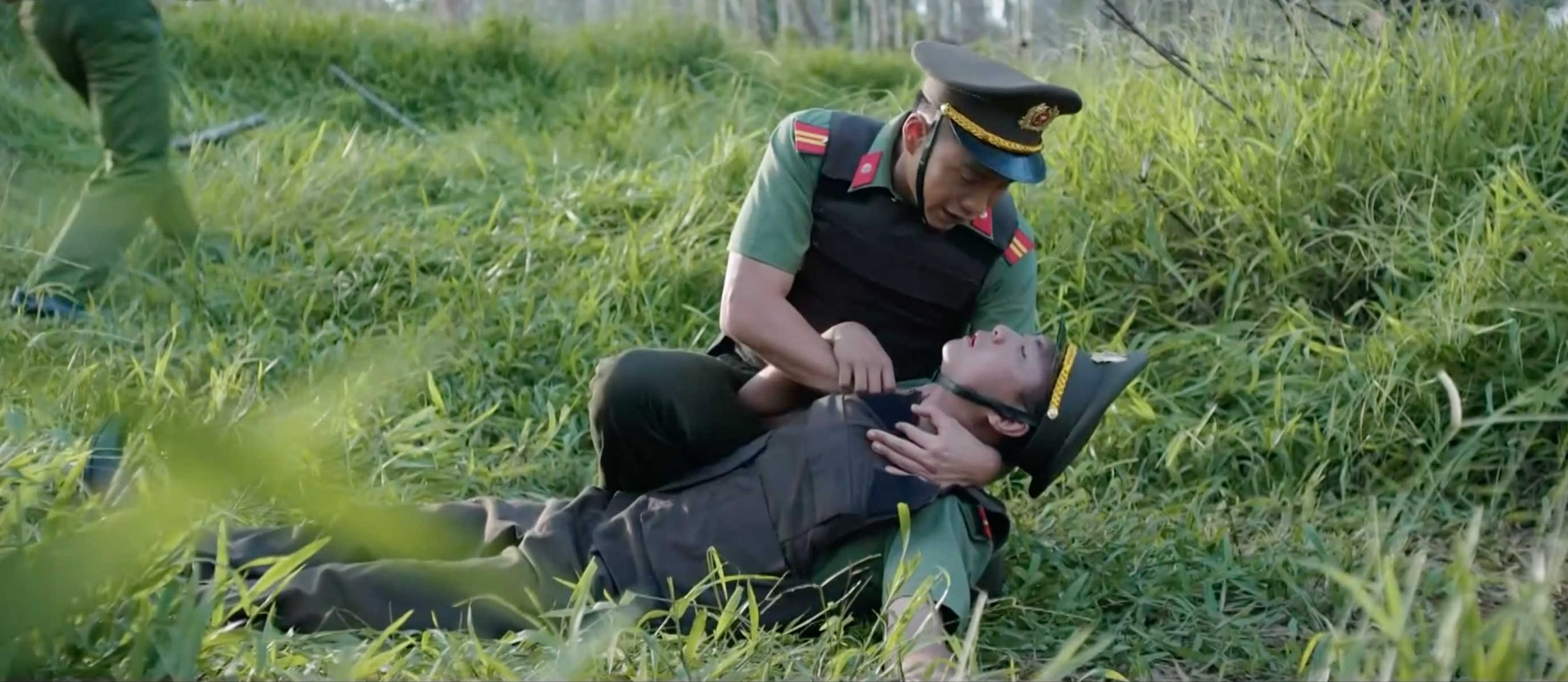 Trời cao nguyên xanh - Tập 25: Tuấn buộc phải chấp nhận yêu cầu của Lok - Ảnh 3.
