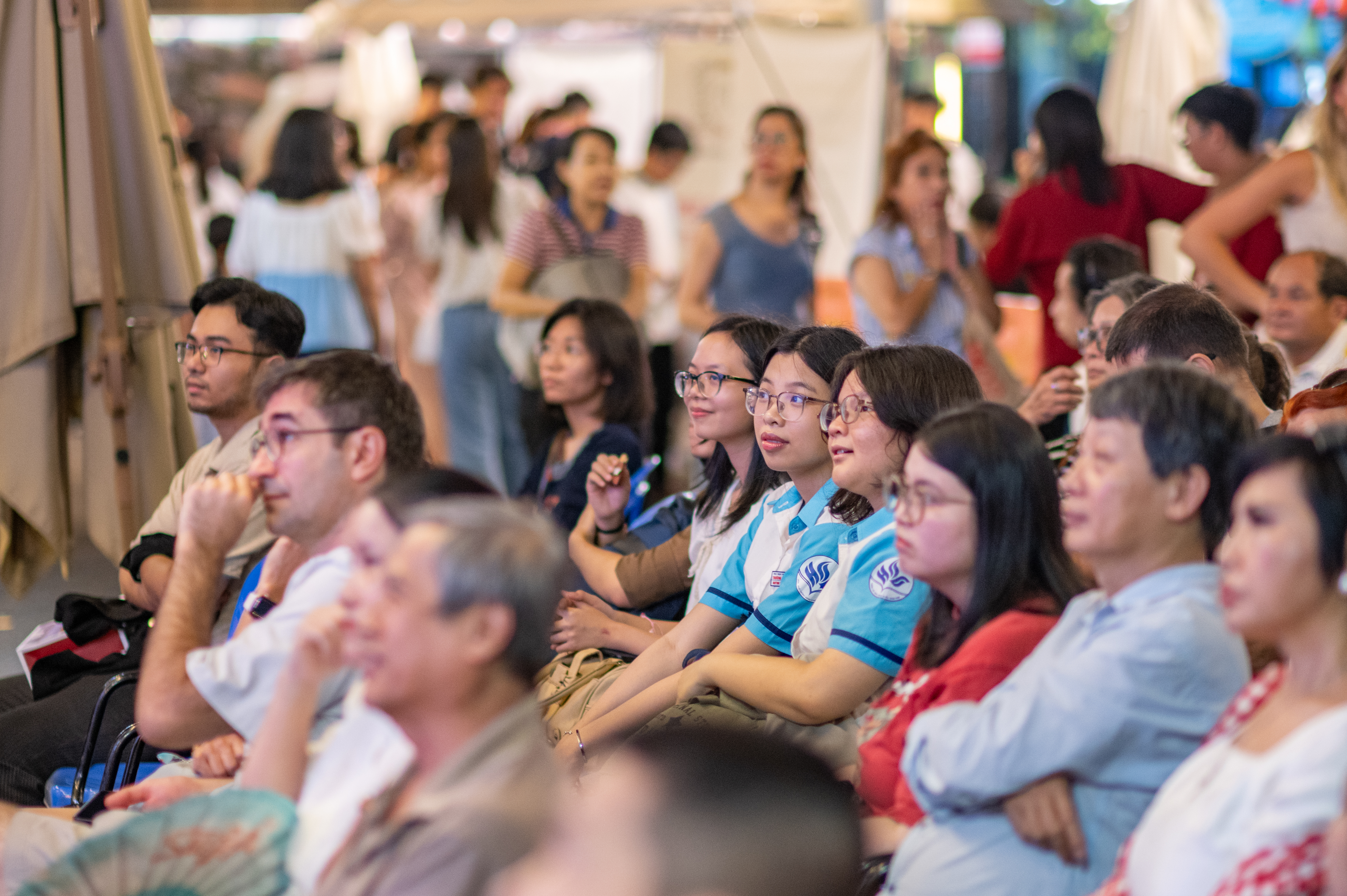 Khi h&aacute;t bội xuống phố- Ảnh 10.