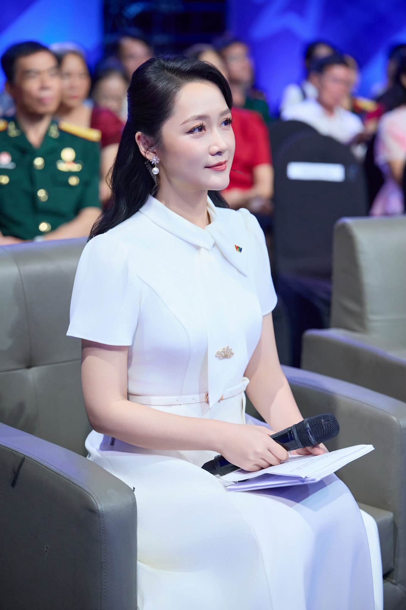 Thu Hà Và Hữu Bằng Chính Thức Trở Thành Hai Gương Mặt Mới Dẫn Dắt Cất Cánh- Ảnh 2.
