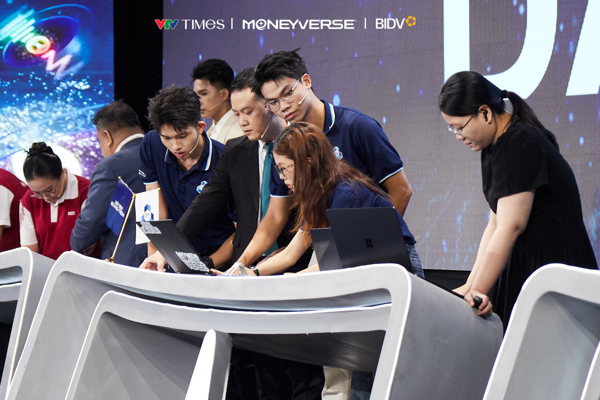 Vũ trụ đồng tiền 2026 ch&iacute;nh thức l&ecirc;n s&oacute;ng - Tập 1 v&ograve;ng Tứ kết: Hố đen danh t&iacute;nh- Ảnh 8.