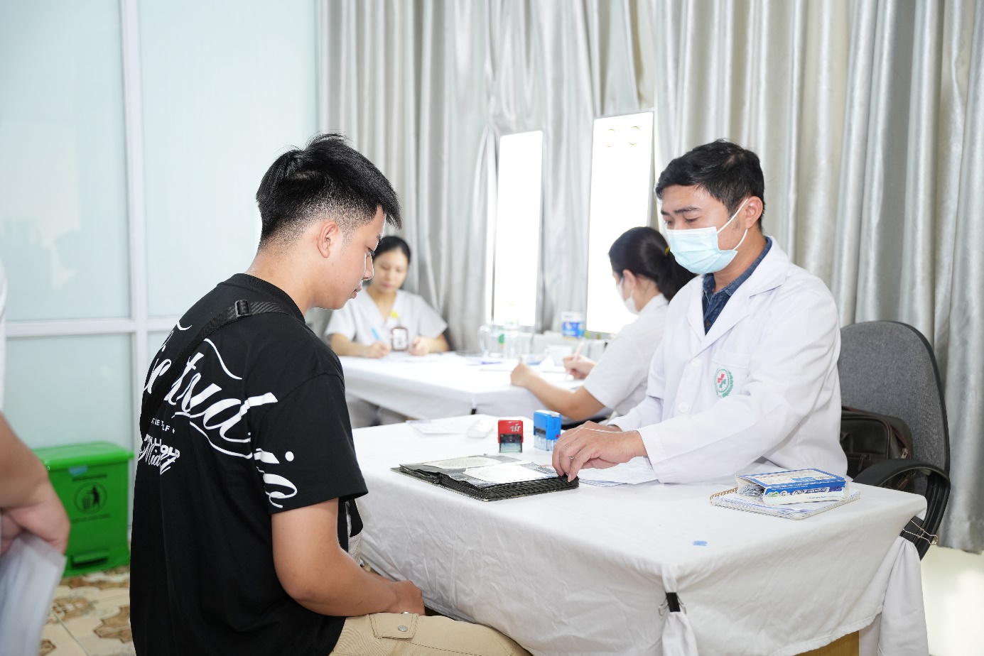 Đừng lỡ kế hoạch xuất cảnh, nhập học vì giấy khám sức khỏe- Ảnh 1.