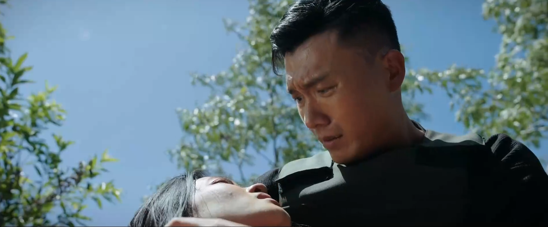 Trời Cao Nguyên Xanh - Tập Cuối: Tuấn Và Đồng Đội Tóm Gọn Toàn Bộ Nhóm Phản Động Của Lok - Ảnh 12.