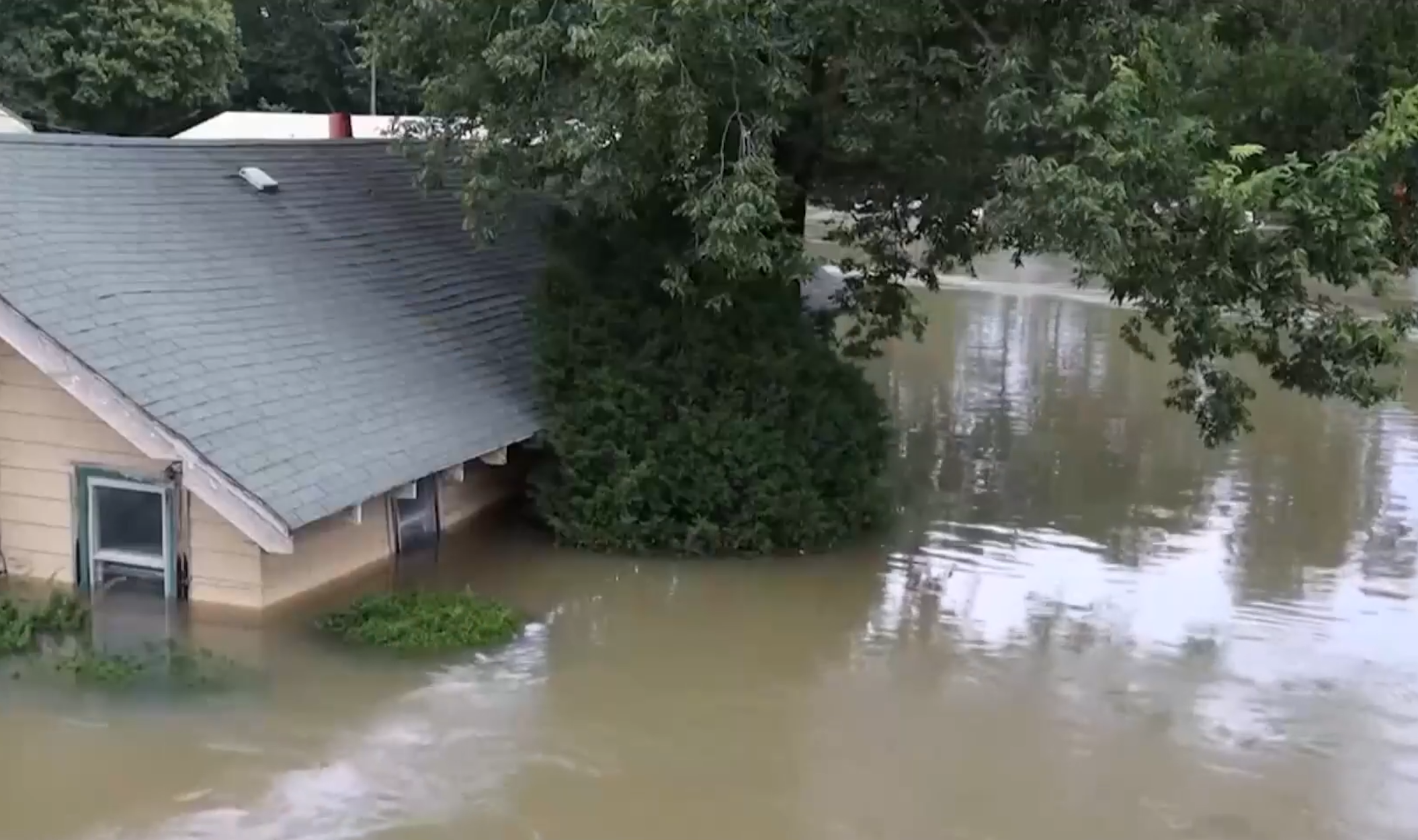Situação de emergência devido a tempestades em Indiana, EUA - Foto 1.