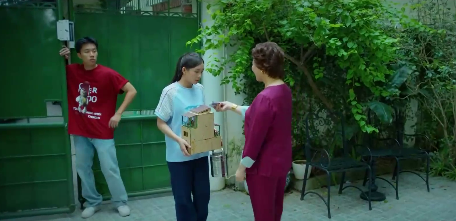 Mùa Hè Năm Ấy - Tập 5: Suýt Có Nụ Hôn Đầu, Khánh Lại Trao Cơ Hội Cho Đối Thủ 11 Mùa Hè Năm Ấy - Tập 5: Suýt Có Nụ Hôn Đầu, Khánh Lại Trao Cơ Hội Cho Đối Thủ- Ảnh 4.
