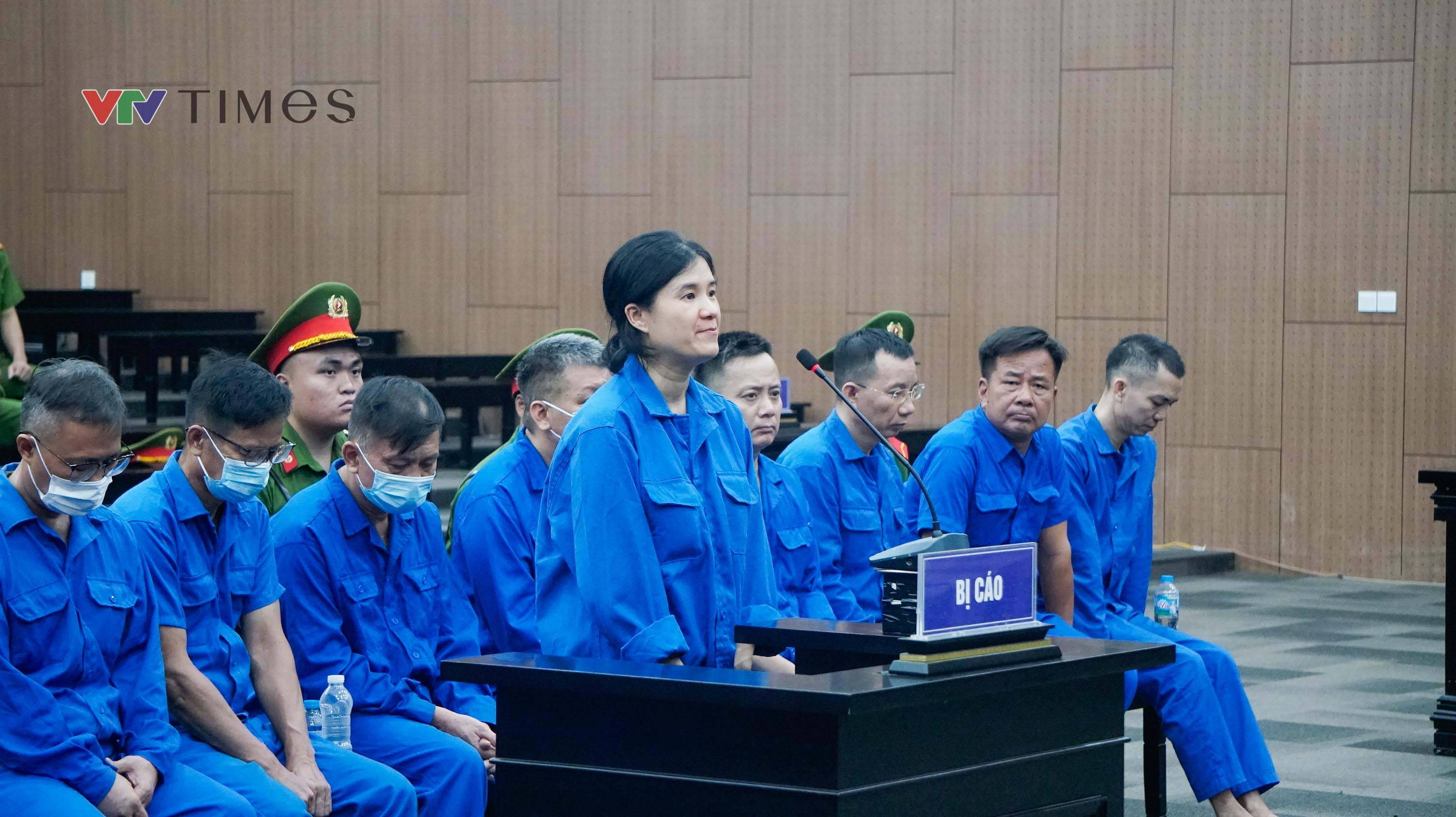 Cựu Thứ trưởng Nguyễn B&aacute; Hoan hầu t&ograve;a vụ nhận hối lộ hơn 16 tỷ đồng - Ảnh 27.