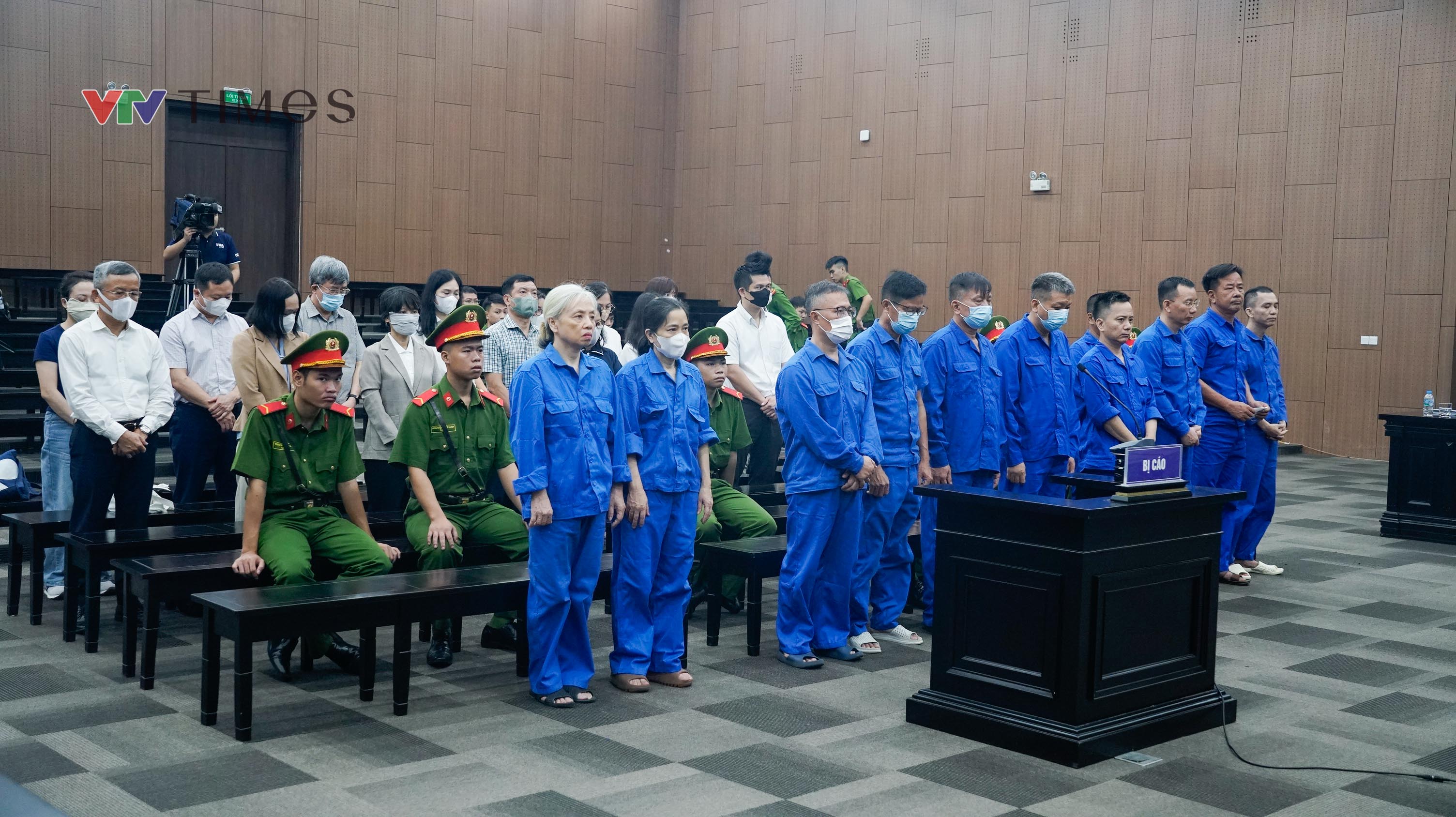 Cựu Thứ trưởng Nguyễn B&aacute; Hoan hầu t&ograve;a vụ nhận hối lộ hơn 16 tỷ đồng - Ảnh 32.