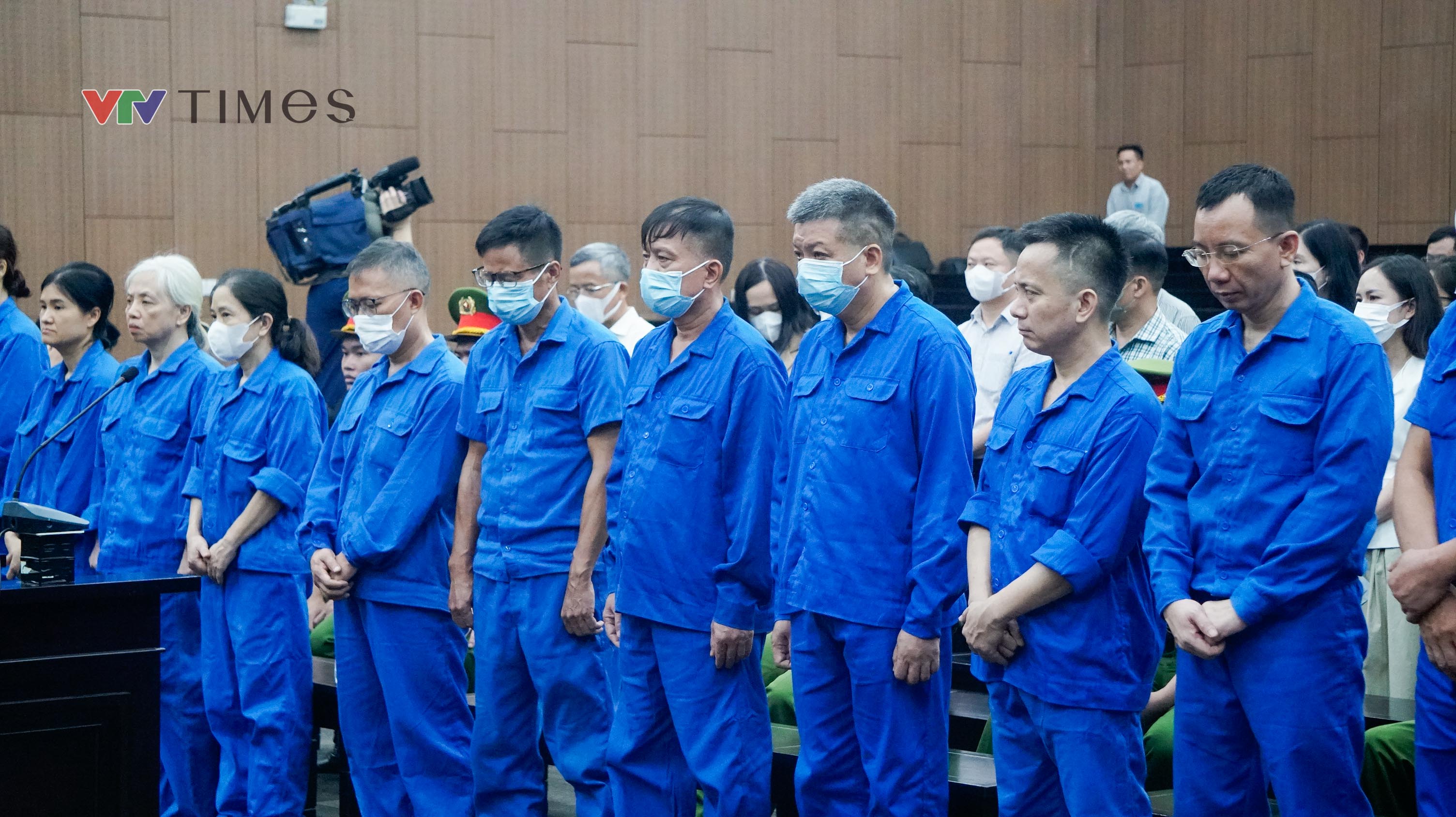 Cựu Thứ trưởng Nguyễn B&aacute; Hoan hầu t&ograve;a vụ nhận hối lộ hơn 16 tỷ đồng - Ảnh 28.