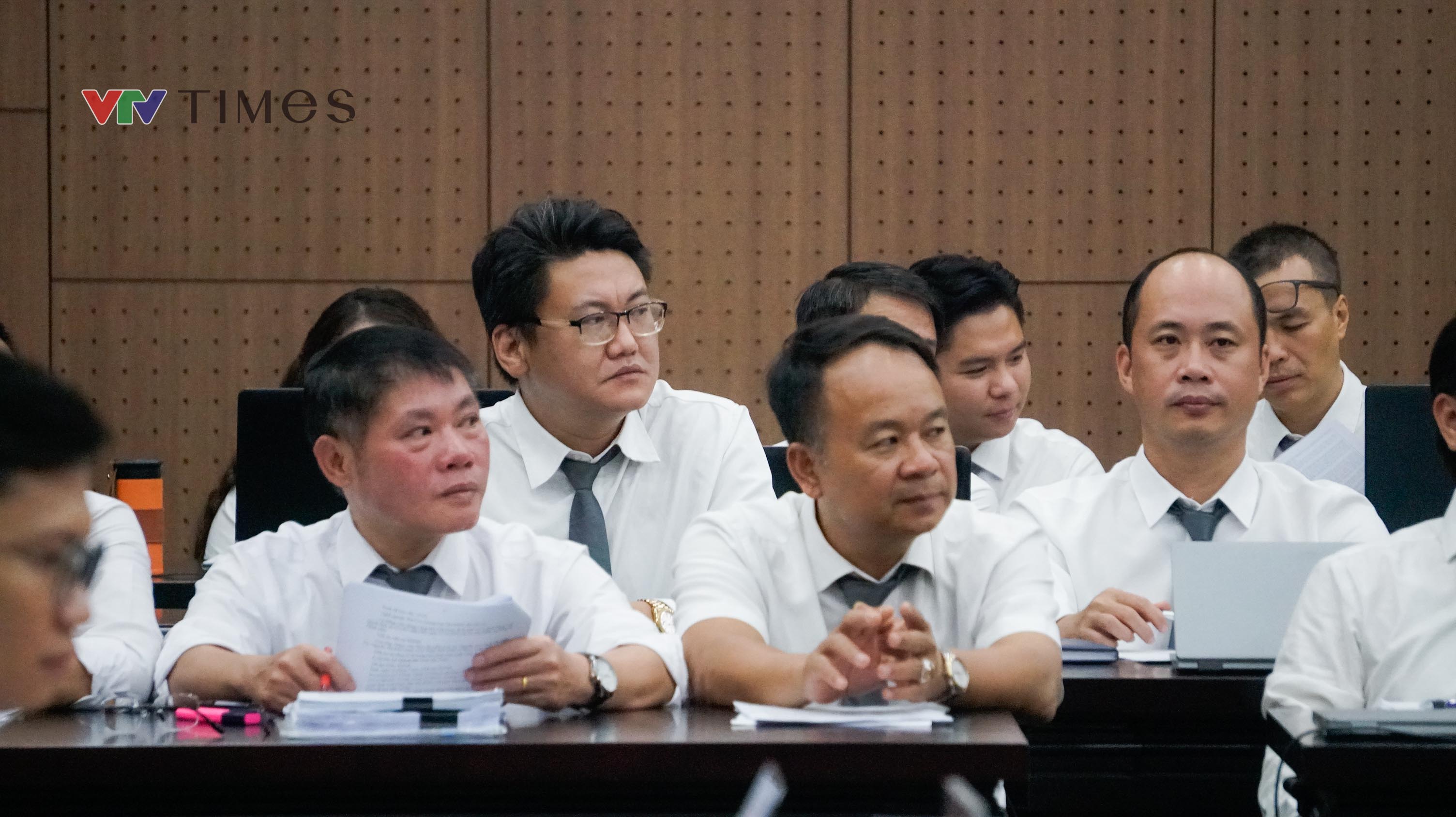 Cựu Thứ trưởng Nguyễn B&aacute; Hoan hầu t&ograve;a vụ nhận hối lộ hơn 16 tỷ đồng - Ảnh 9.