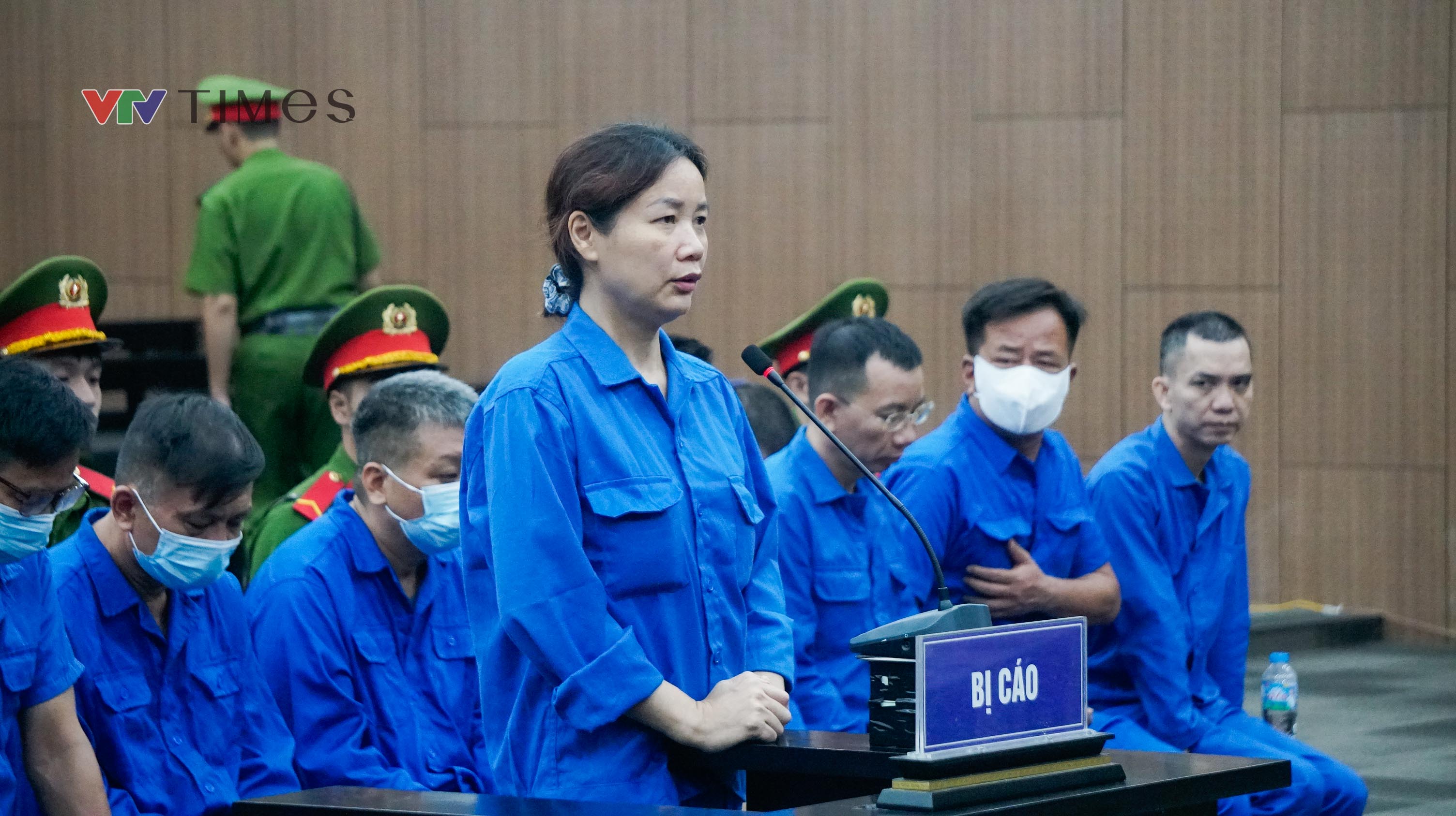 Cựu Thứ trưởng Nguyễn B&aacute; Hoan hầu t&ograve;a vụ nhận hối lộ hơn 16 tỷ đồng - Ảnh 25.