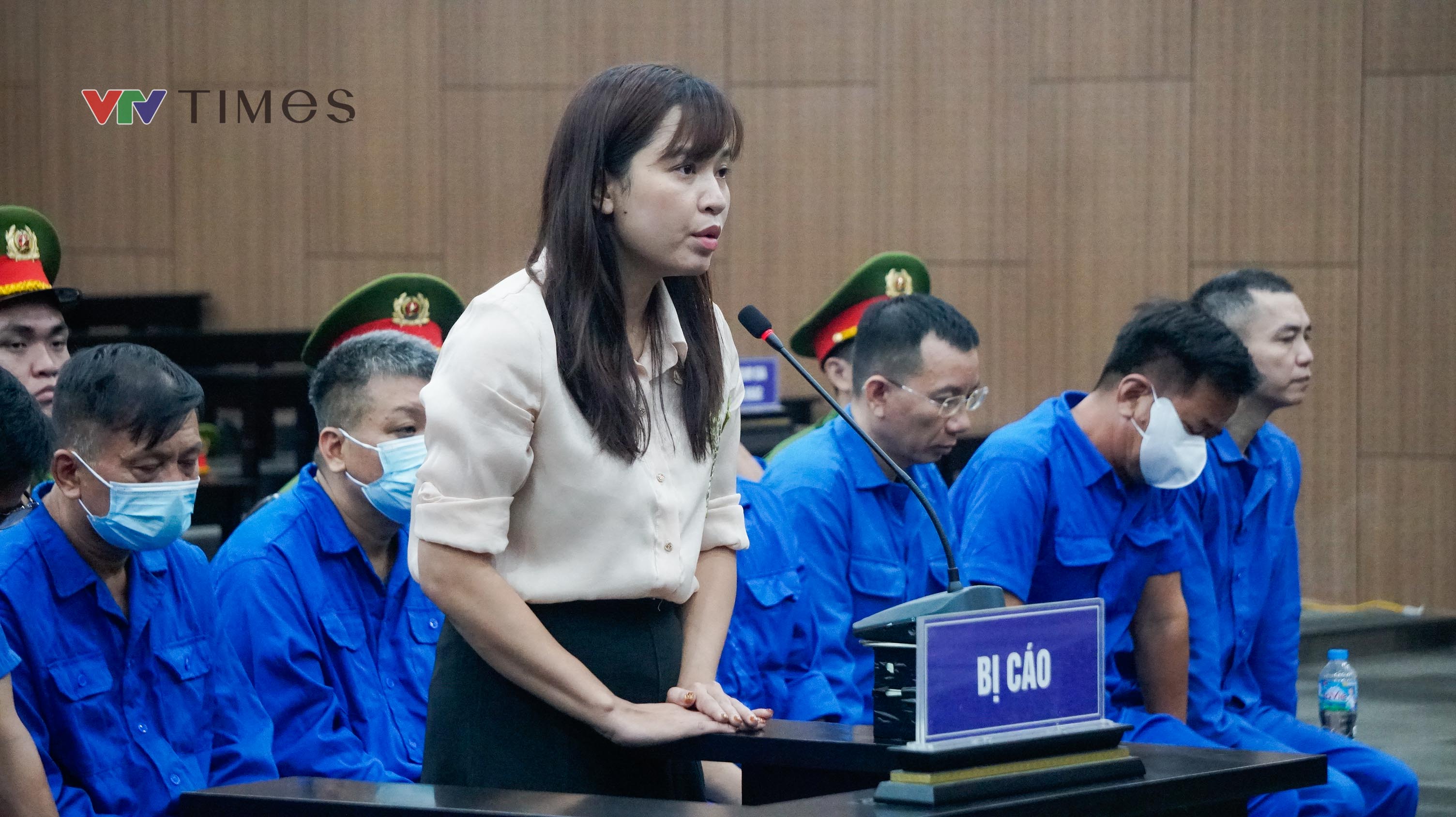 Cựu Thứ trưởng Nguyễn B&aacute; Hoan hầu t&ograve;a vụ nhận hối lộ hơn 16 tỷ đồng - Ảnh 24.