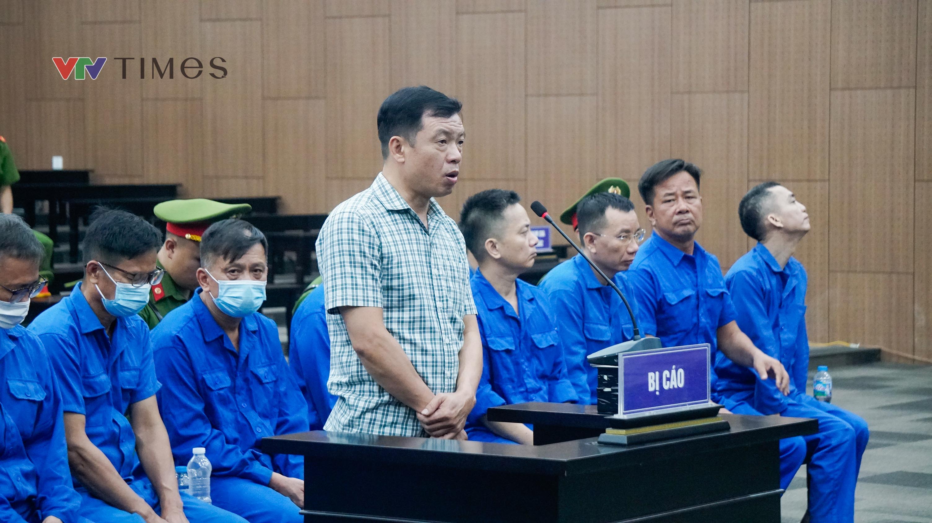 Cựu Thứ trưởng Nguyễn B&aacute; Hoan hầu t&ograve;a vụ nhận hối lộ hơn 16 tỷ đồng - Ảnh 22.