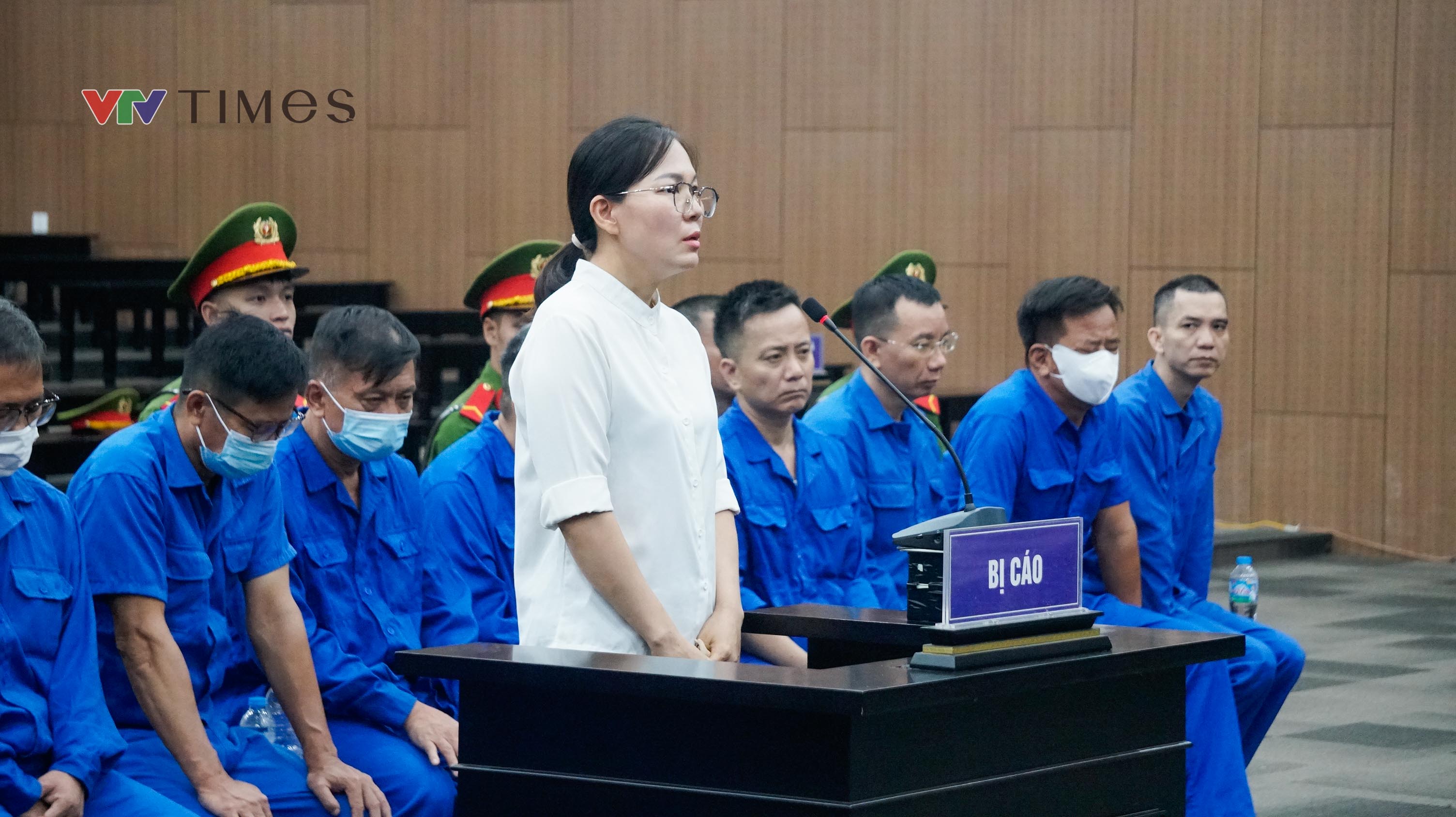 Cựu Thứ trưởng Nguyễn B&aacute; Hoan hầu t&ograve;a vụ nhận hối lộ hơn 16 tỷ đồng - Ảnh 21.