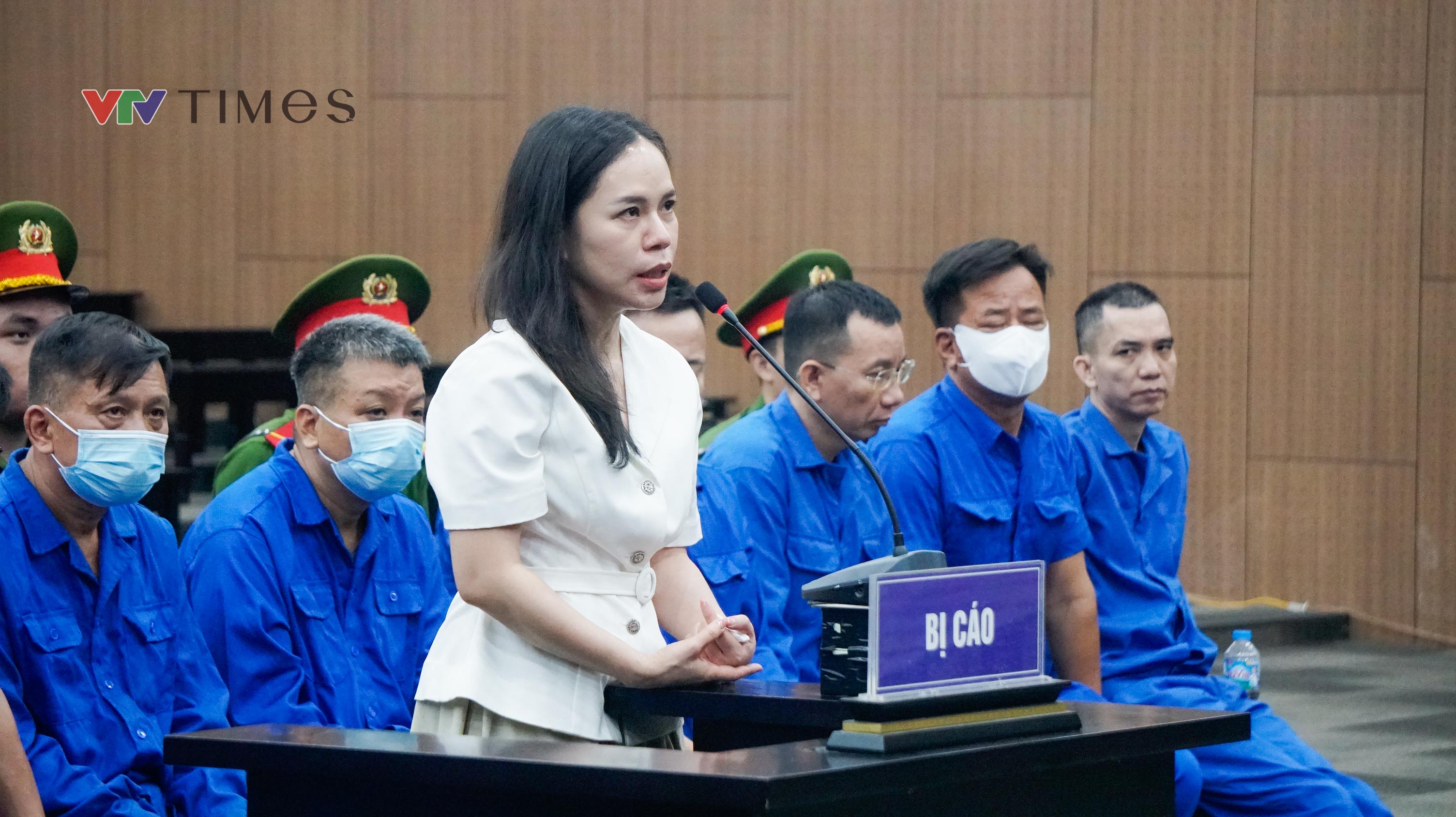 Cựu Thứ trưởng Nguyễn B&aacute; Hoan hầu t&ograve;a vụ nhận hối lộ hơn 16 tỷ đồng - Ảnh 19.
