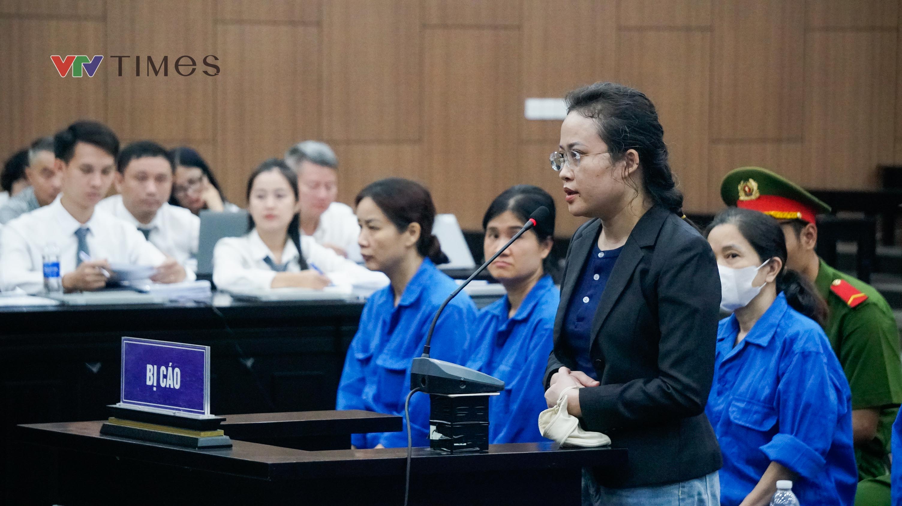 Cựu Thứ trưởng Nguyễn B&aacute; Hoan hầu t&ograve;a vụ nhận hối lộ hơn 16 tỷ đồng - Ảnh 10.