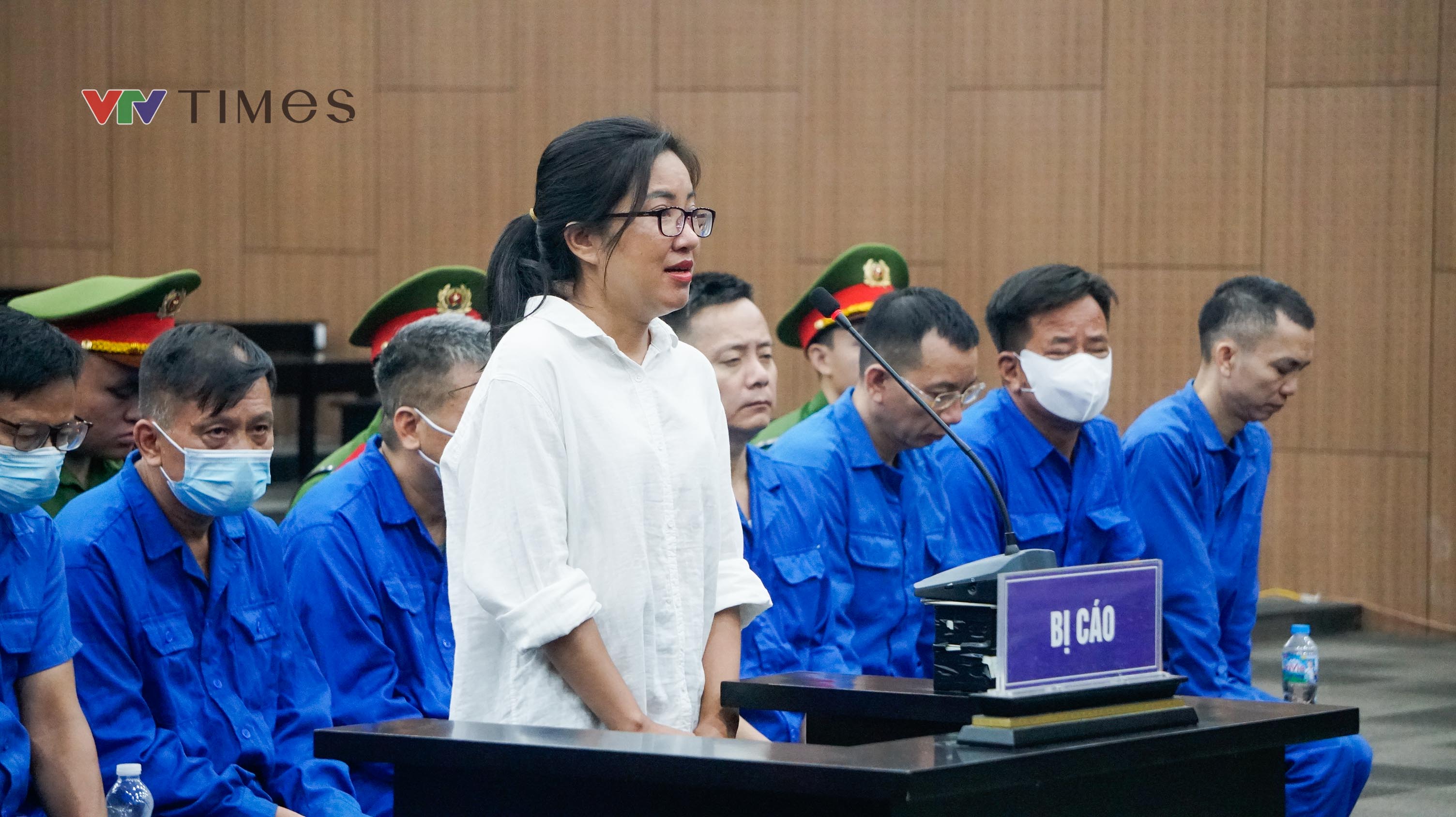 Cựu Thứ trưởng Nguyễn B&aacute; Hoan hầu t&ograve;a vụ nhận hối lộ hơn 16 tỷ đồng - Ảnh 14.