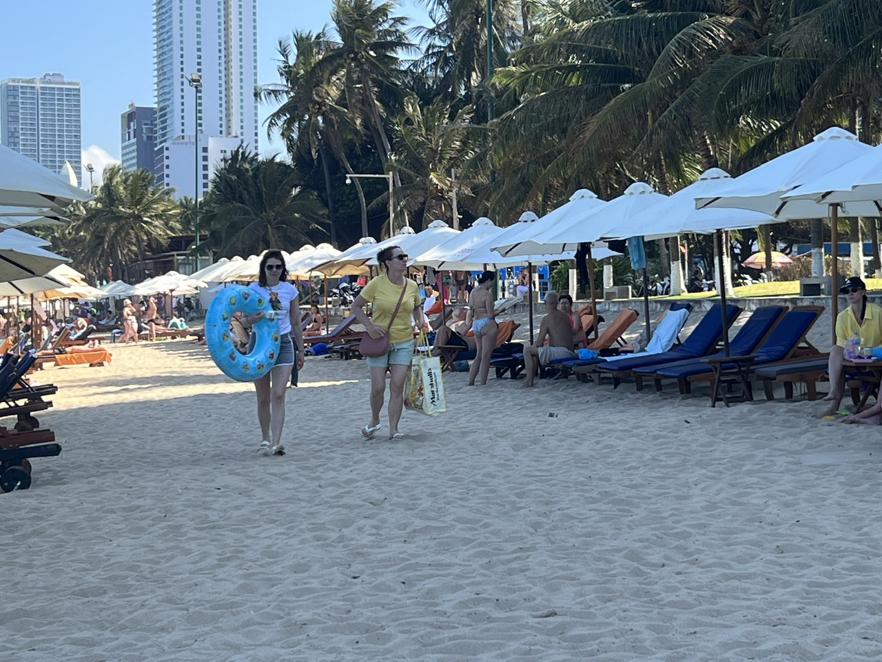 Th&agrave;nh phố của những chiếc vali - Ảnh 8.