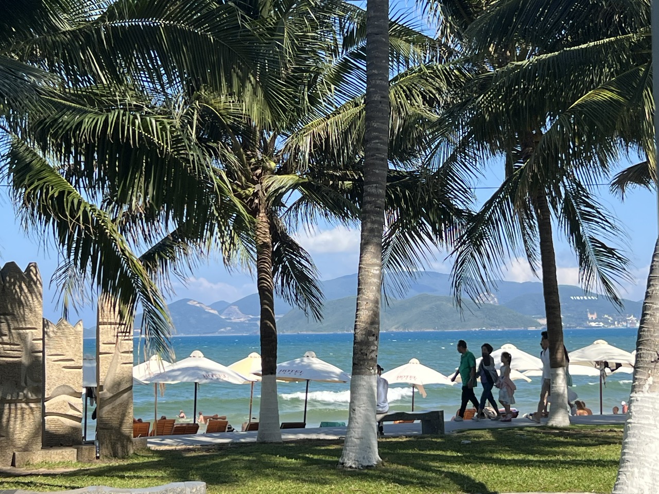 Th&agrave;nh phố của những chiếc vali - Ảnh 1.