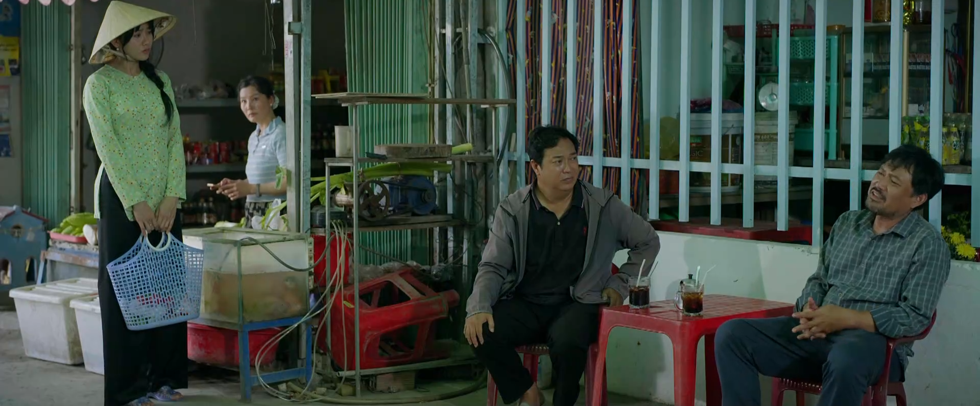 Phù Sa - Tập 2: Sáu Lém Nhận Tiền Để Tung Tin Đồn Khiến Bà Con Hoang Mang - Ảnh 10.