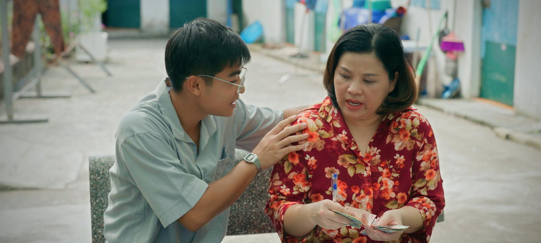 Dàn mỹ nhân quy tụ trong 'Đội bóng nữ làng Xuân' - Ảnh 8.