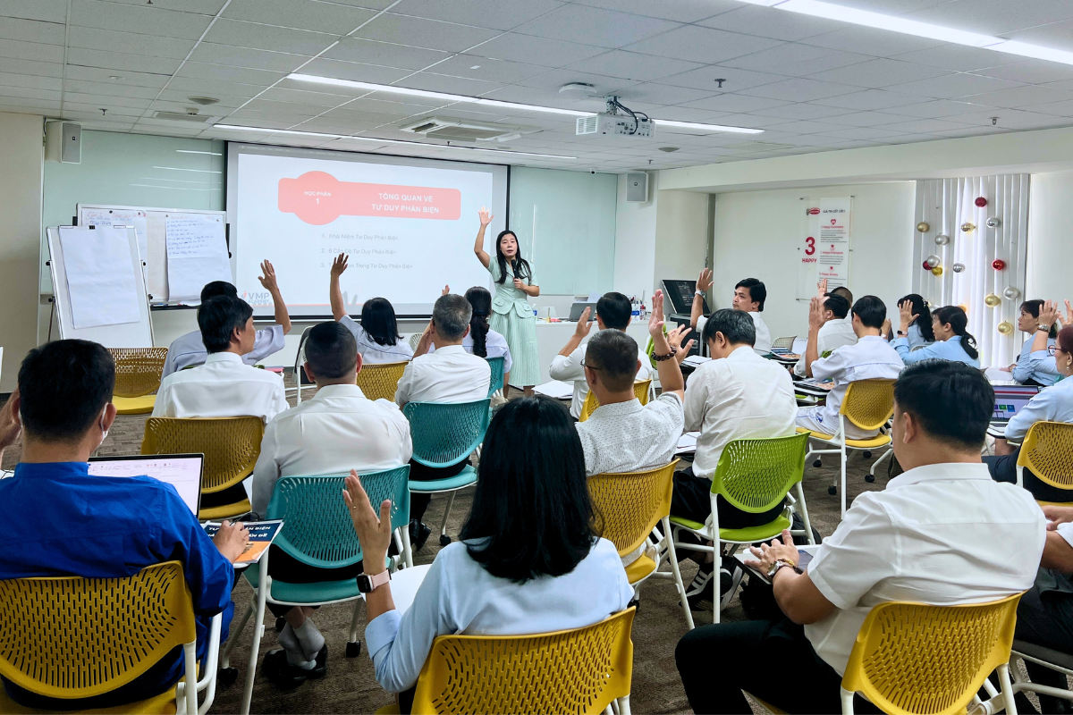 Muốn tăng năng suất lao động, doanh nghiệp cần bắt đầu từ đào tạo quản lý - Ảnh 2.