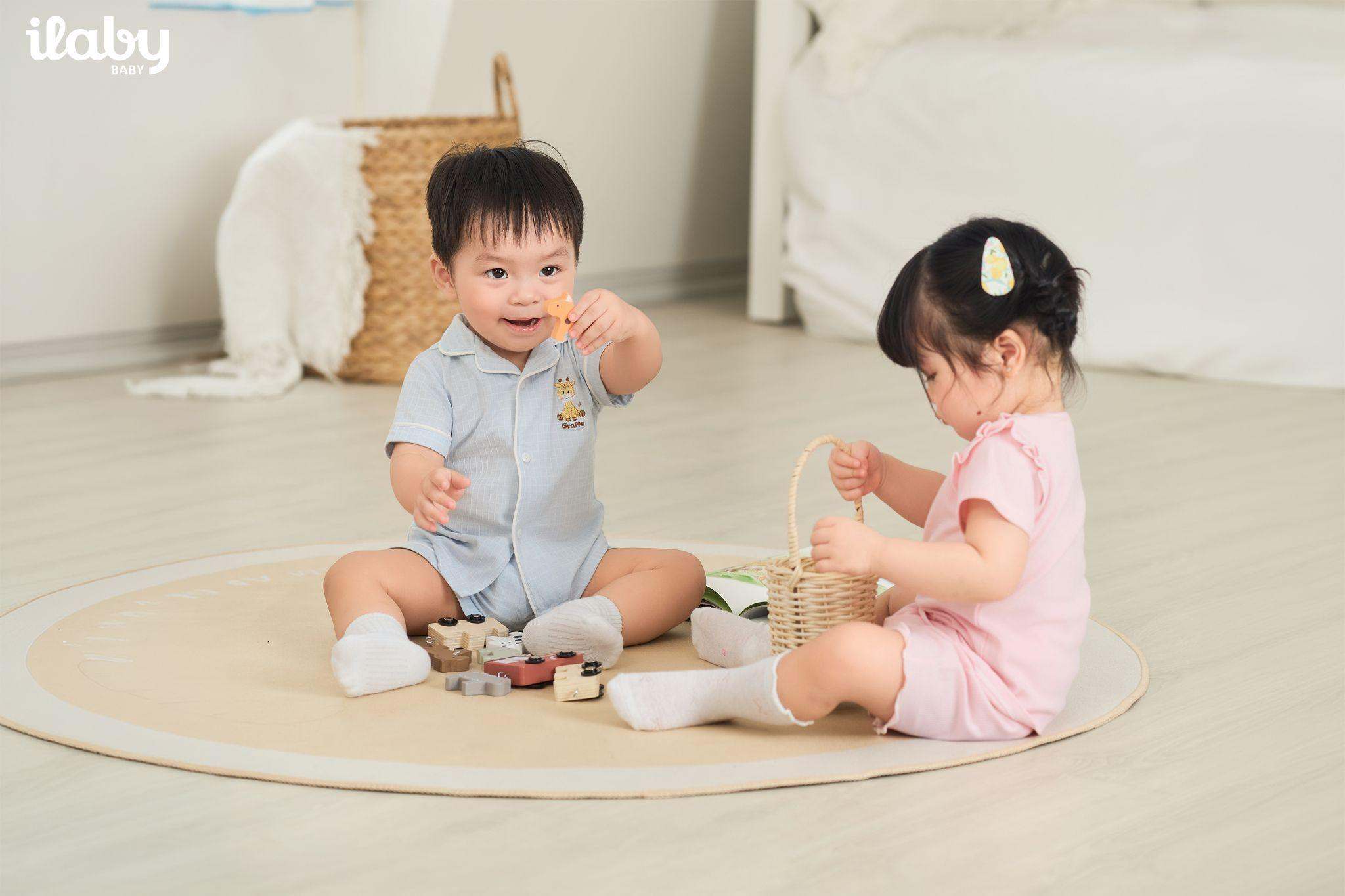 Khi sự tối giản thành tiêu chuẩn trong thiết kế thời trang trẻ em - Ảnh 1.