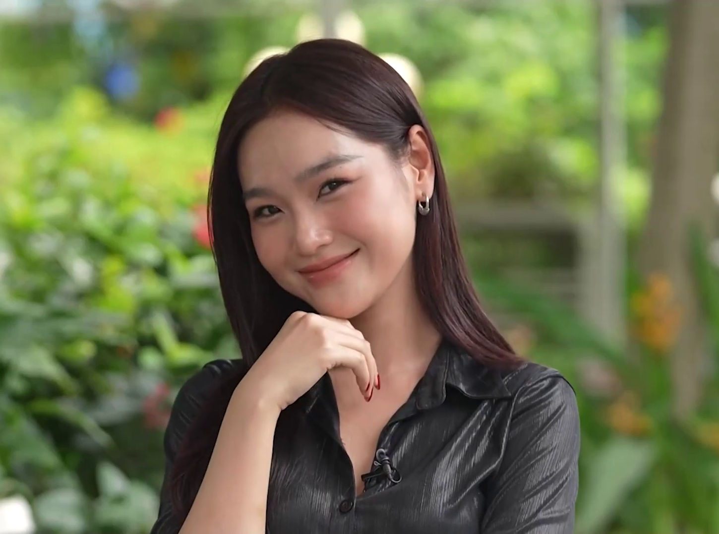 C&ugrave; Thị Tr&agrave; 'Lửa trắng': Th&aacute;ch thức lớn nhất l&agrave; c&ugrave;ng l&uacute;c sống hai cuộc đời - Ảnh 1.