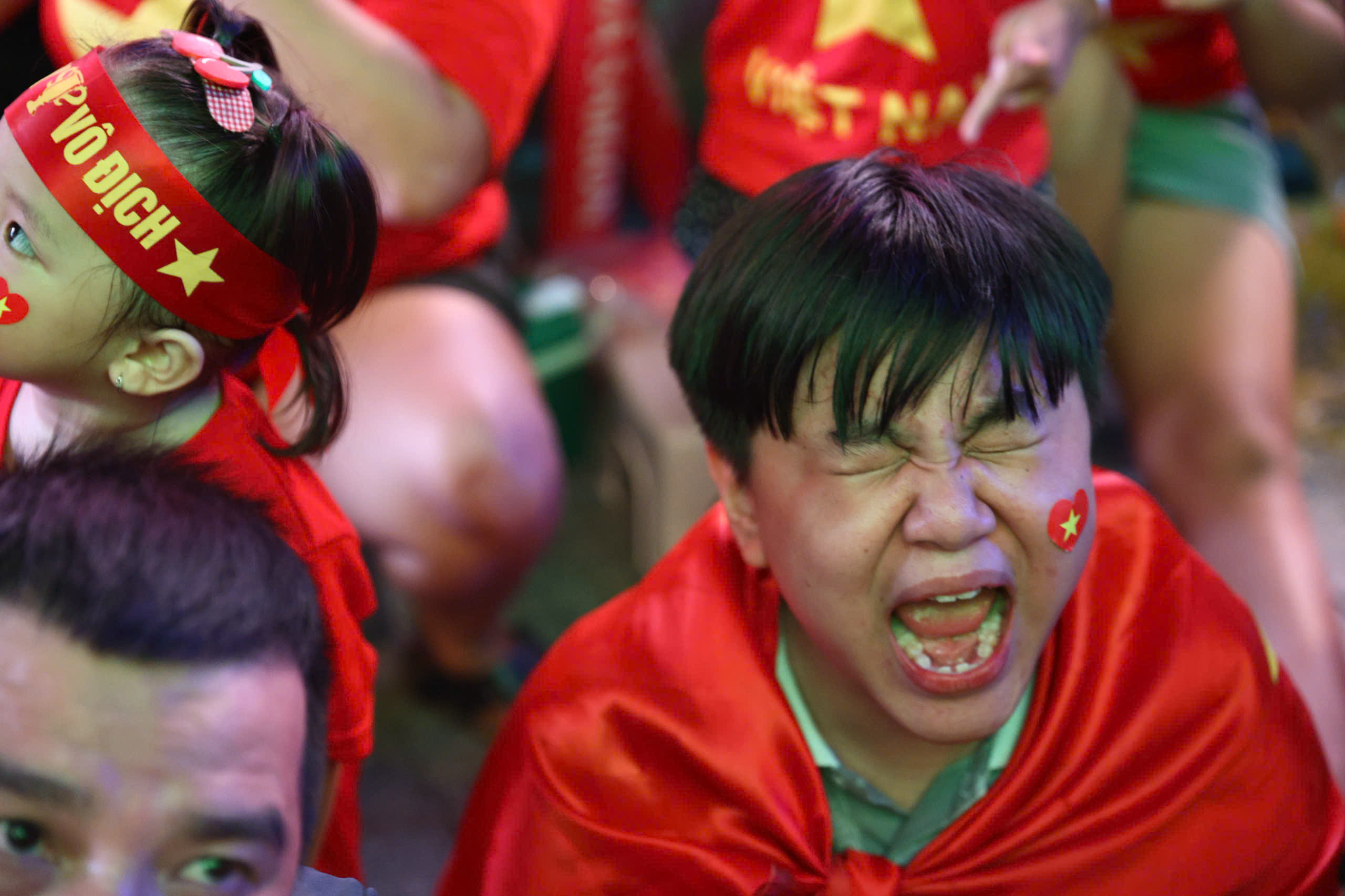 360 độ cảm xúc của người hâm mộ Việt Nam trong trận chung kết ASEAN Cup 2026- Ảnh 11. 360 độ cảm xúc của người hâm mộ Việt Nam trong trận chung kết ASEAN Cup 2026- Ảnh 11.