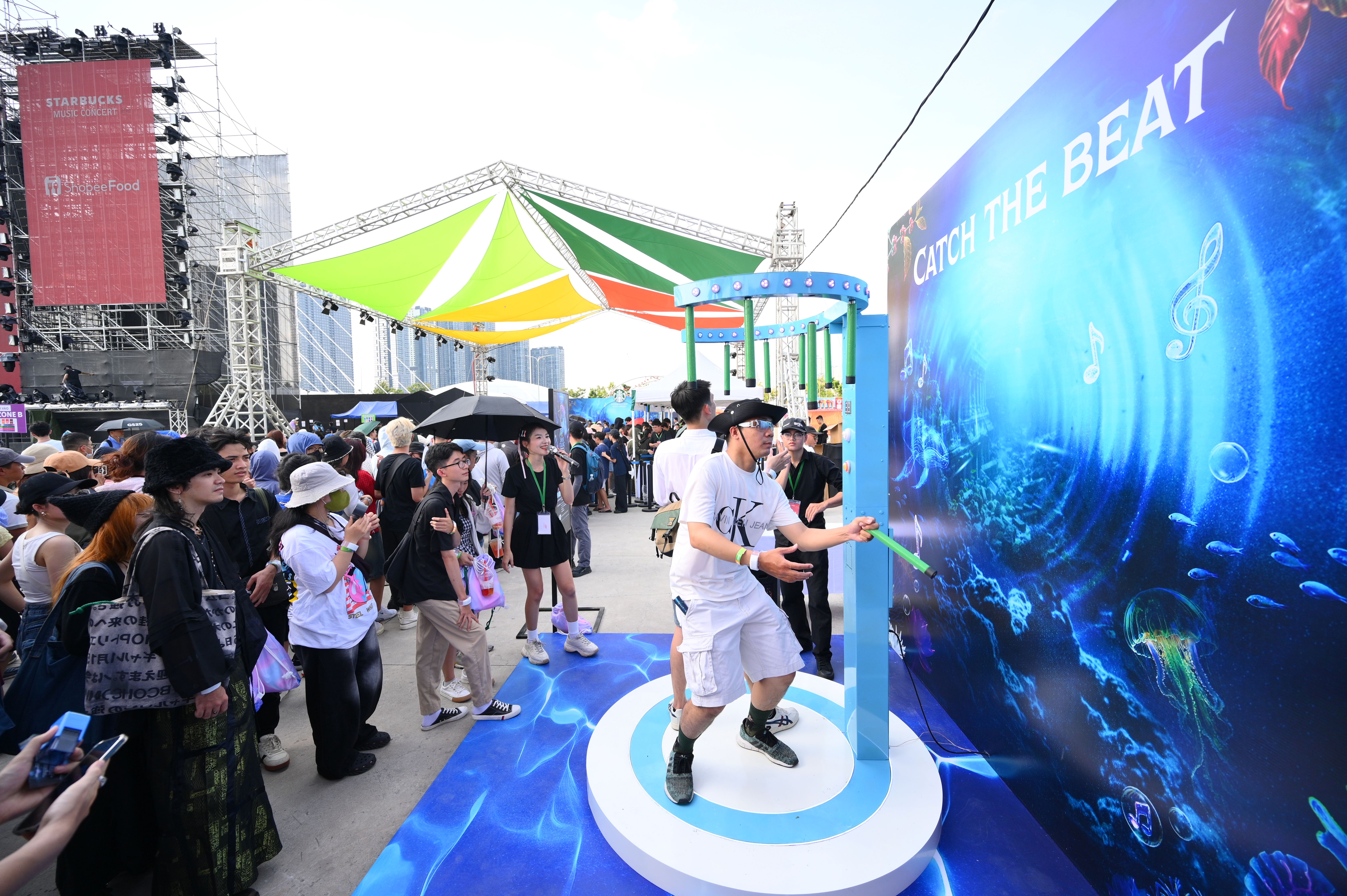 Khi thẻ SACOMBANK Visa trở thành “tấm vé” bước vào thế giới trải nghiệm của The Siren World Opens - Ảnh 3.