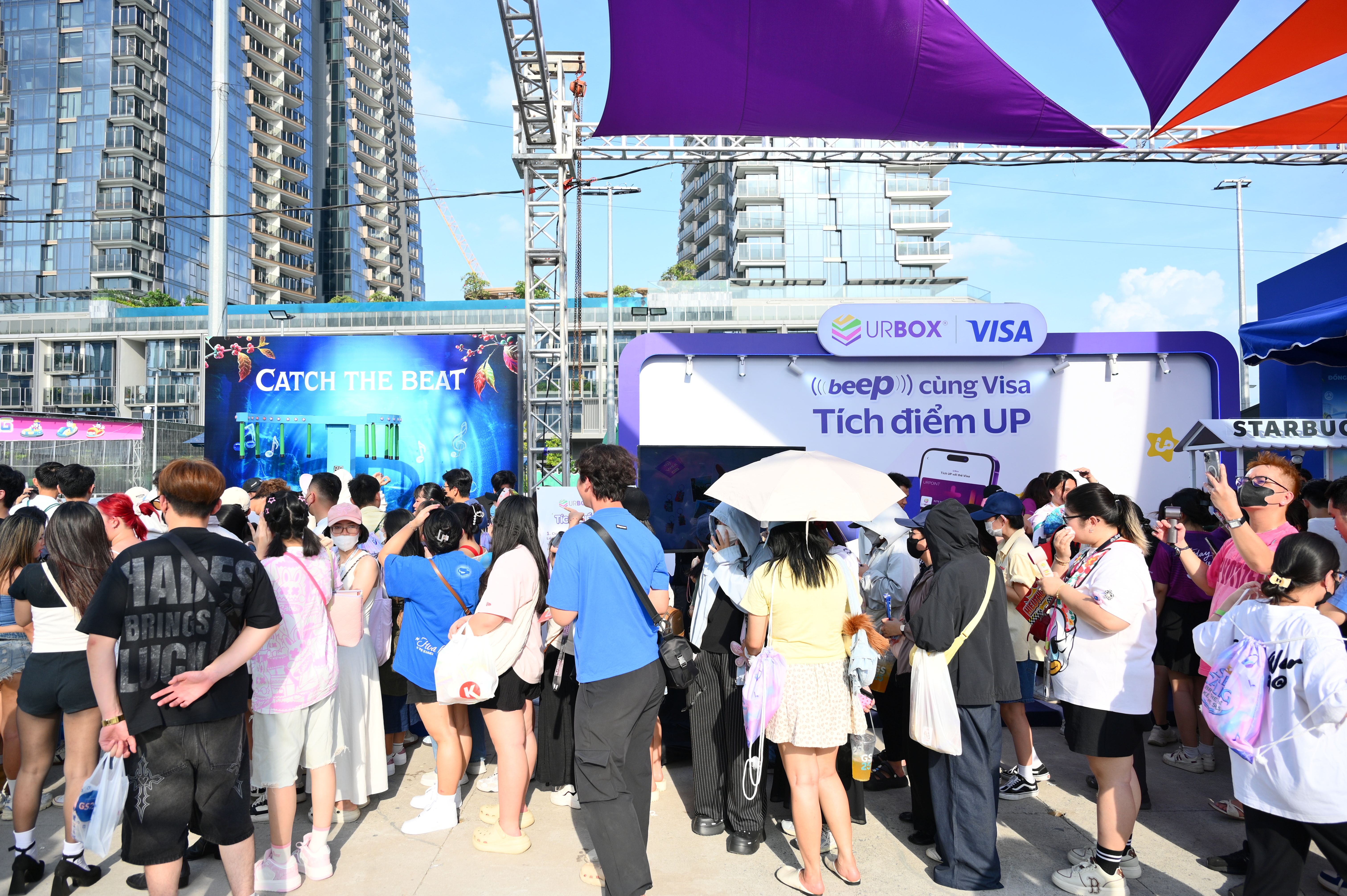 Khi thẻ SACOMBANK Visa trở thành “tấm vé” bước vào thế giới trải nghiệm của The Siren World Opens - Ảnh 4.
