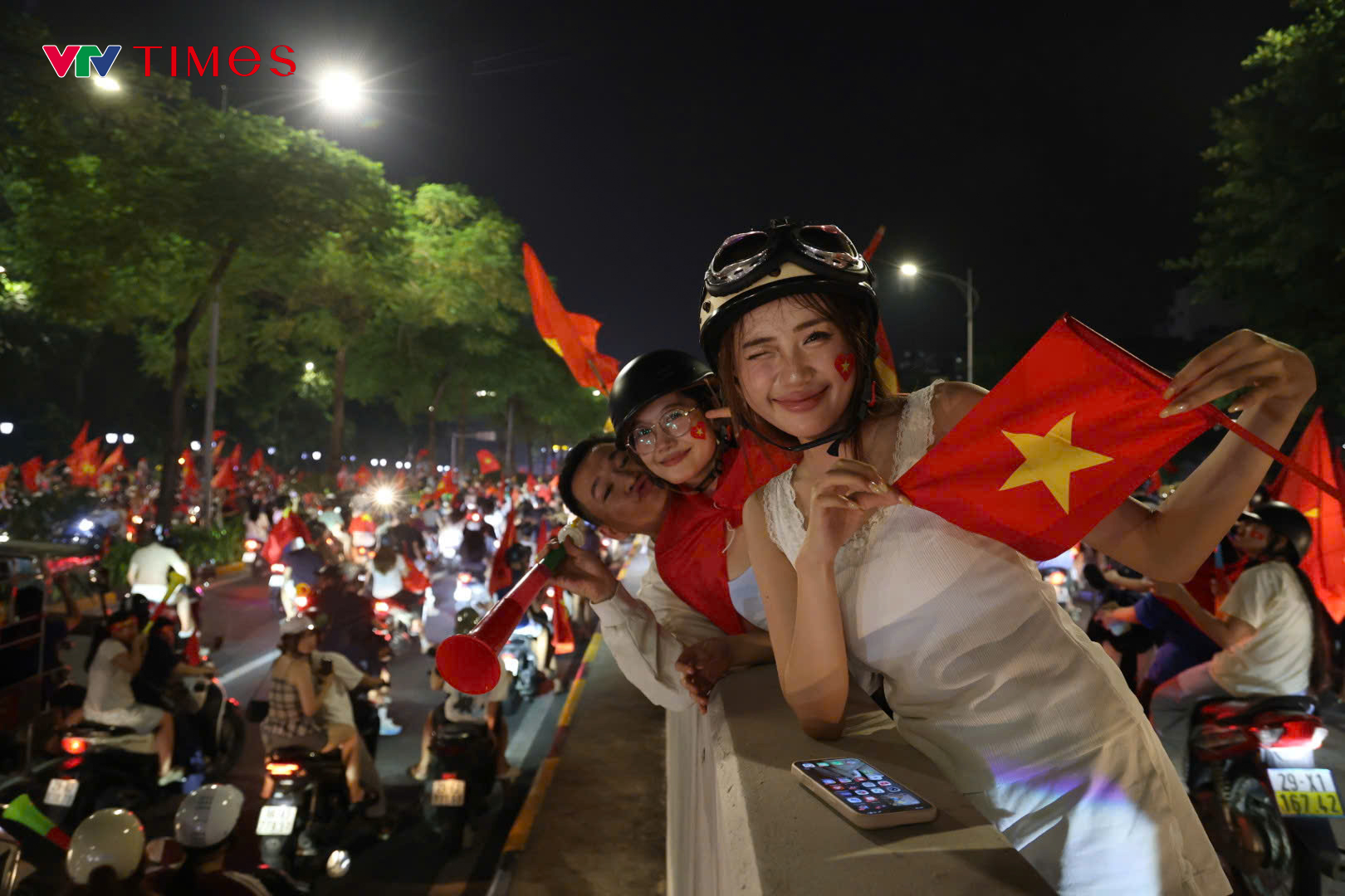Người dân đổ ra đường sau chức vô địch ASEAN Cup 2026 của ĐT Việt Nam- Ảnh 2. Người dân đổ ra đường sau chức vô địch ASEAN Cup 2026 của ĐT Việt Nam- Ảnh 2.