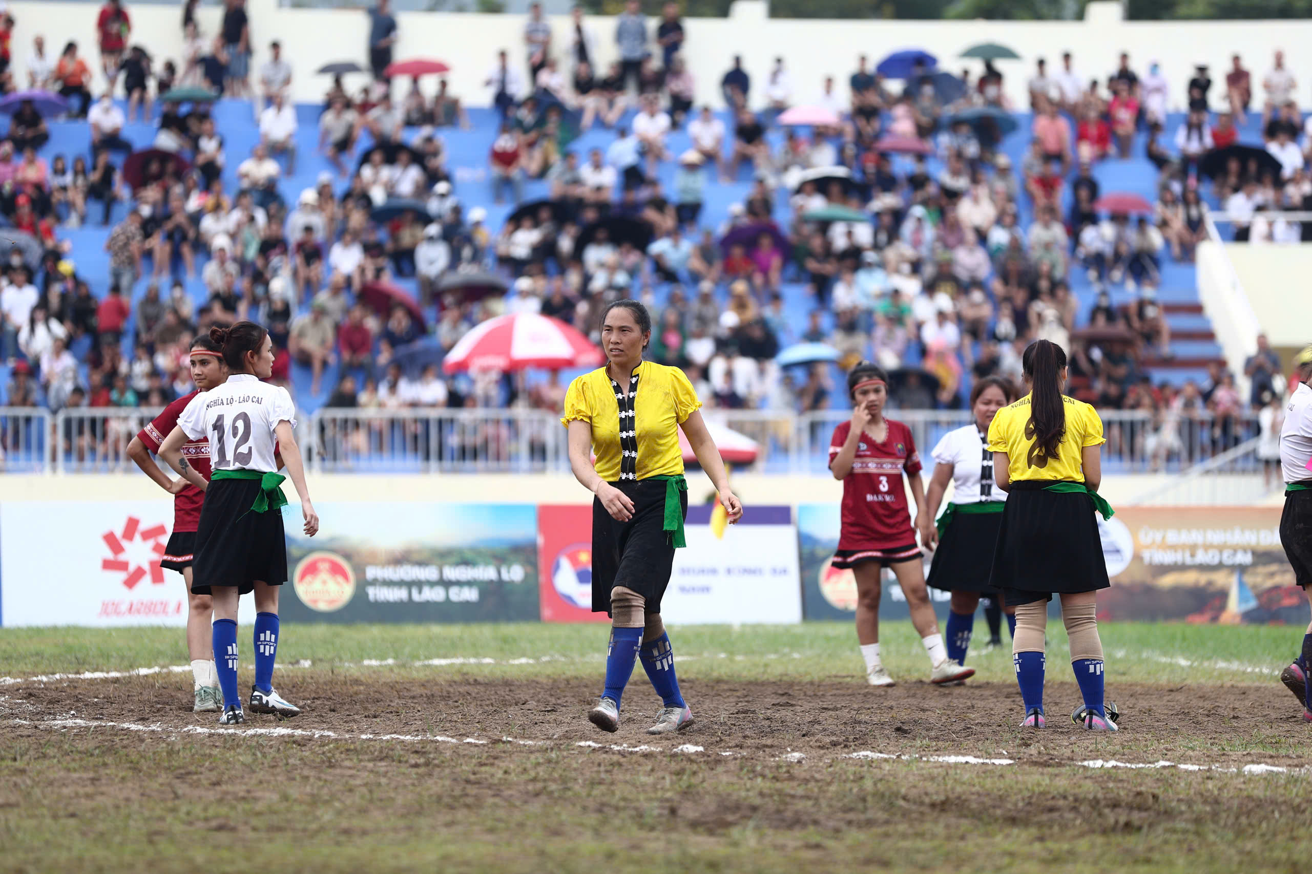 Đak Đoa thắng đậm Nghĩa Lộ, giành vé vào bán kết VTV Cup 2026 - Ảnh 7.
