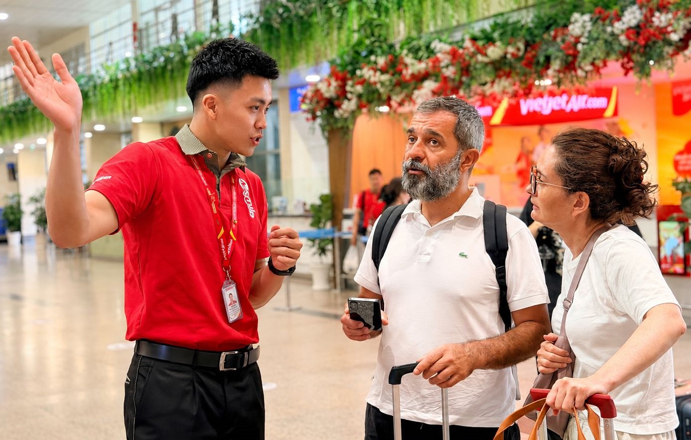 Sân bay nhộn nhịp trước thềm Quốc khánh, Vietjet sẵn sàng mọi nguồn lực cho cao điểm - Ảnh 3.