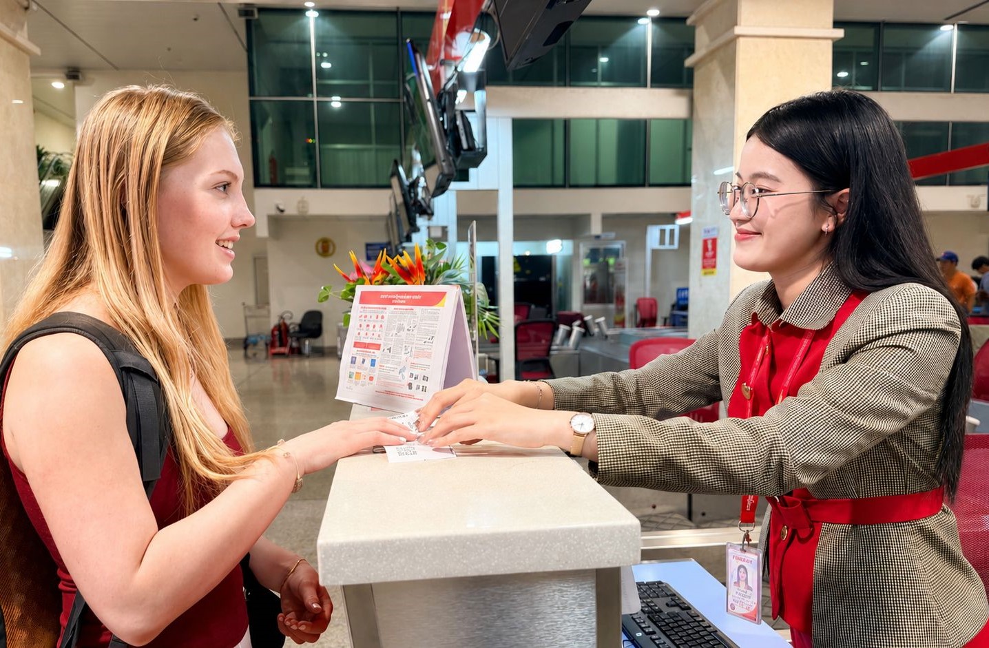 Sân bay nhộn nhịp trước thềm Quốc khánh, Vietjet sẵn sàng mọi nguồn lực cho cao điểm - Ảnh 4.