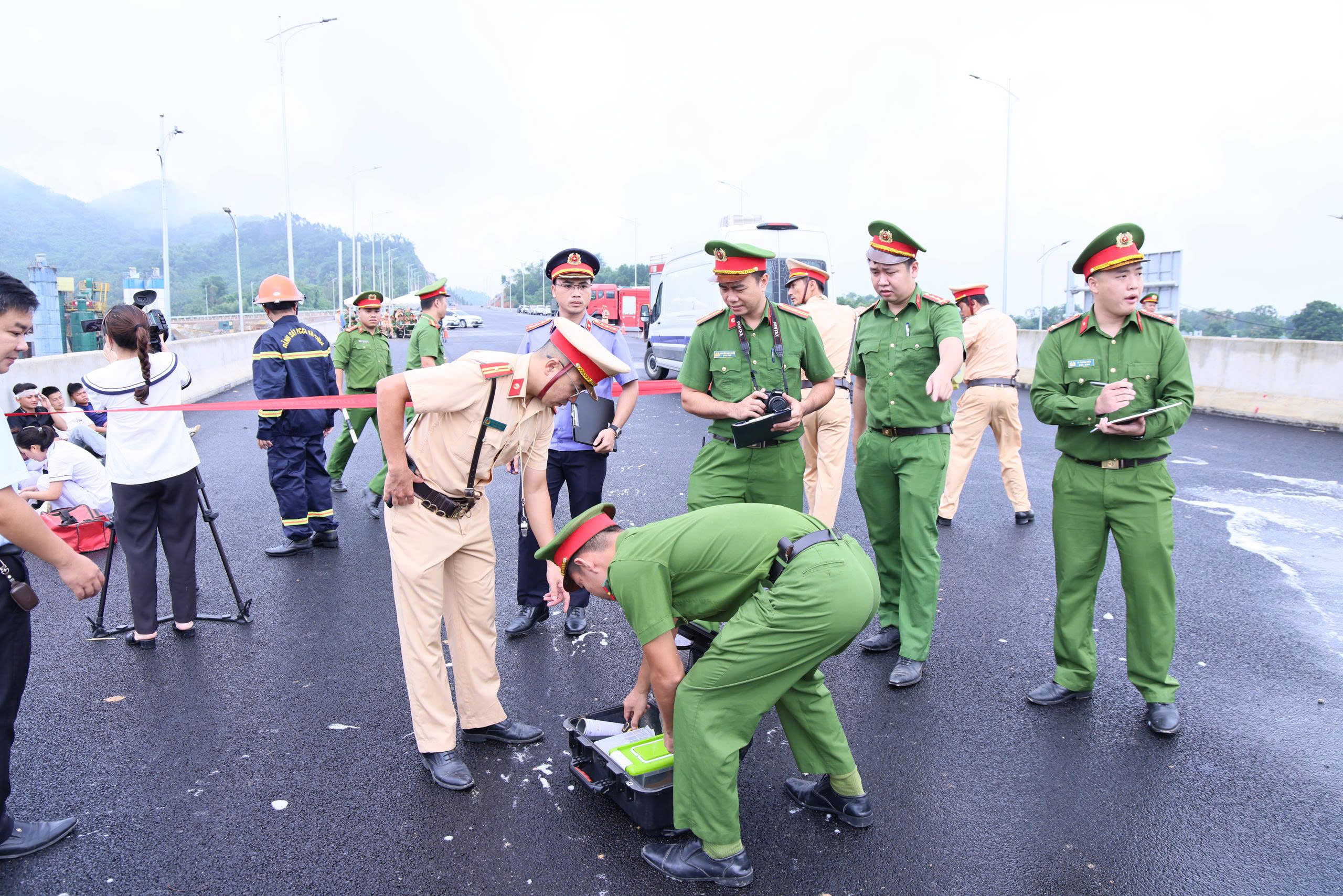 Công an tỉnh Tuyên Quang diễn tập hai phương án cứu nạn, cứu hộ quy mô lớn - Ảnh 3.