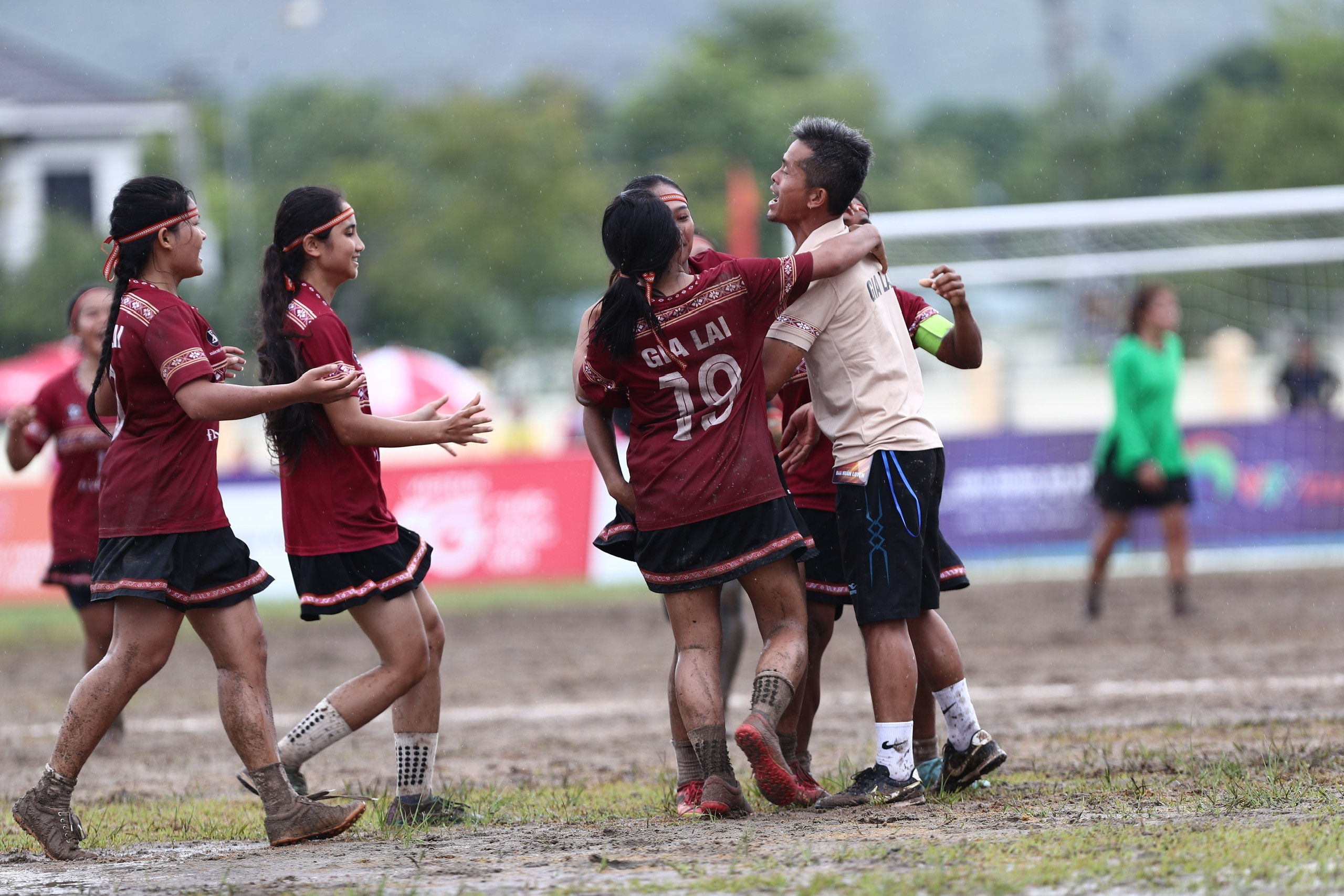 Khoảnh khắc ấn tượng tại B&aacute;n kết Giải B&oacute;ng đ&aacute; nữ c&aacute;c d&acirc;n tộc thiểu số VTV Cup 2026- Ảnh 7.