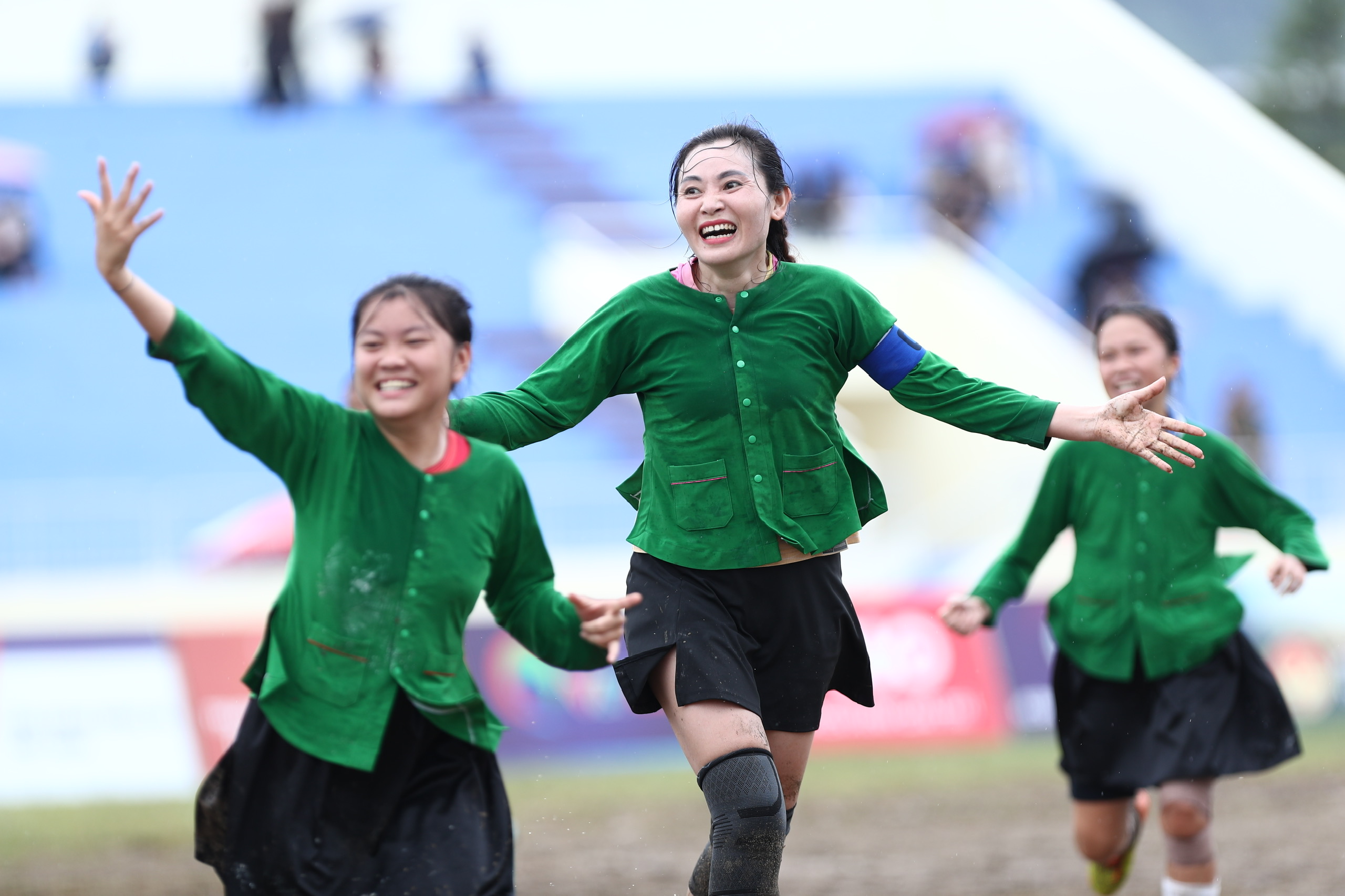 Khoảnh khắc ấn tượng tại B&aacute;n kết Giải B&oacute;ng đ&aacute; nữ c&aacute;c d&acirc;n tộc thiểu số VTV Cup 2026- Ảnh 16.