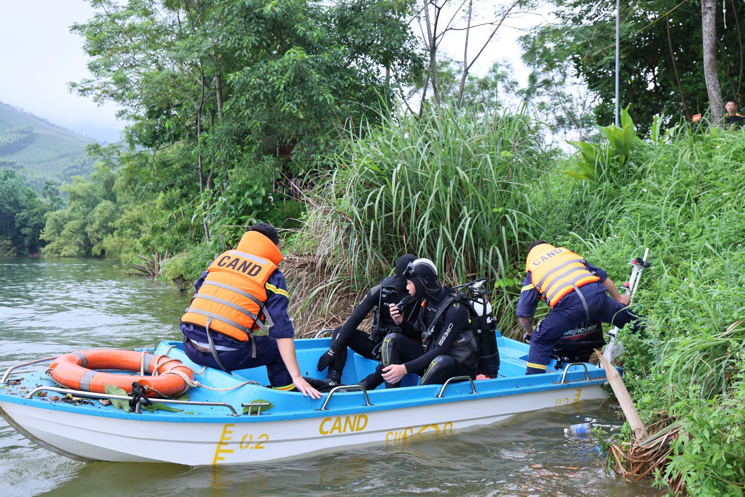 Công an tỉnh Tuyên Quang diễn tập hai phương án cứu nạn, cứu hộ quy mô lớn - Ảnh 8.