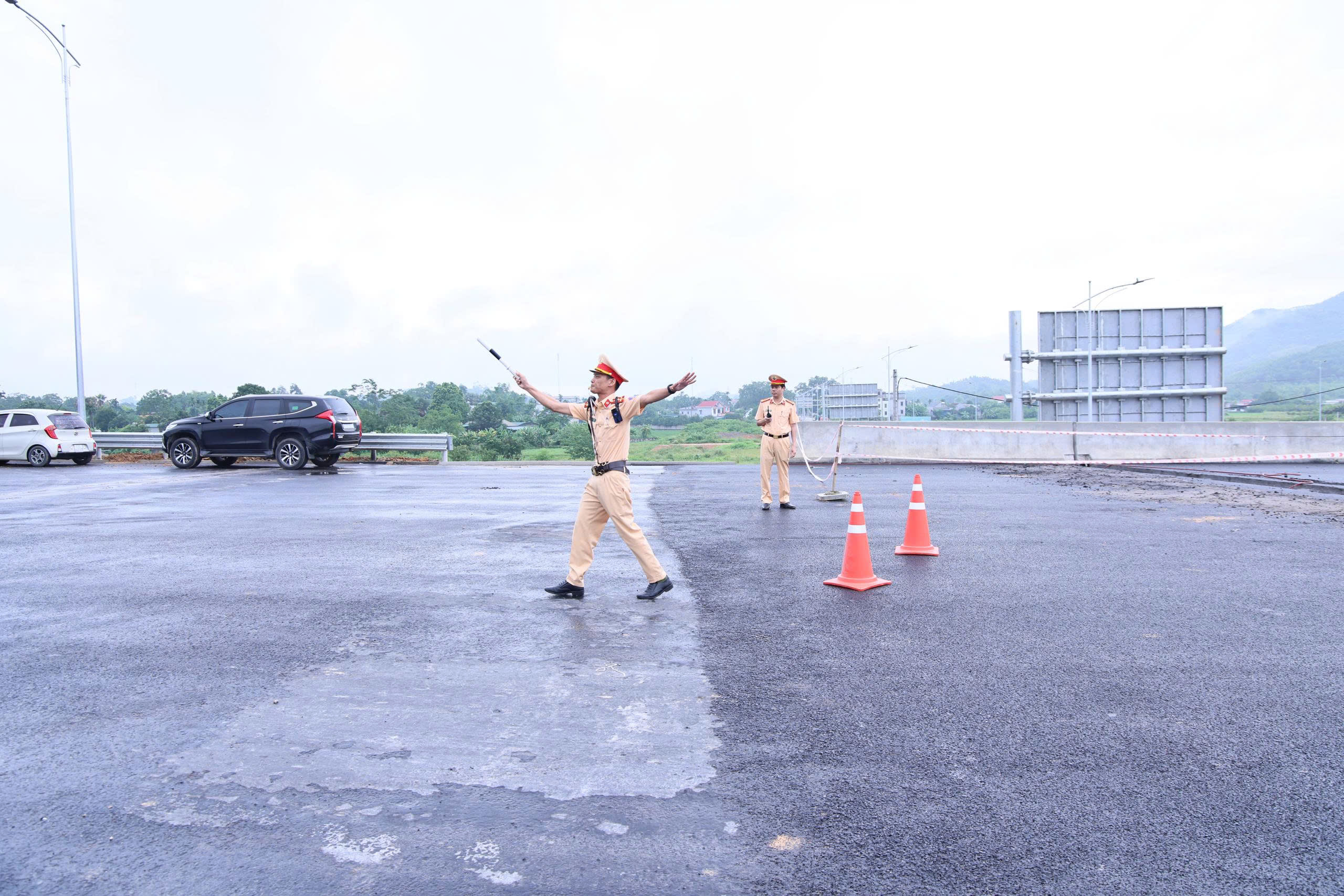Công an tỉnh Tuyên Quang diễn tập hai phương án cứu nạn, cứu hộ quy mô lớn - Ảnh 4.