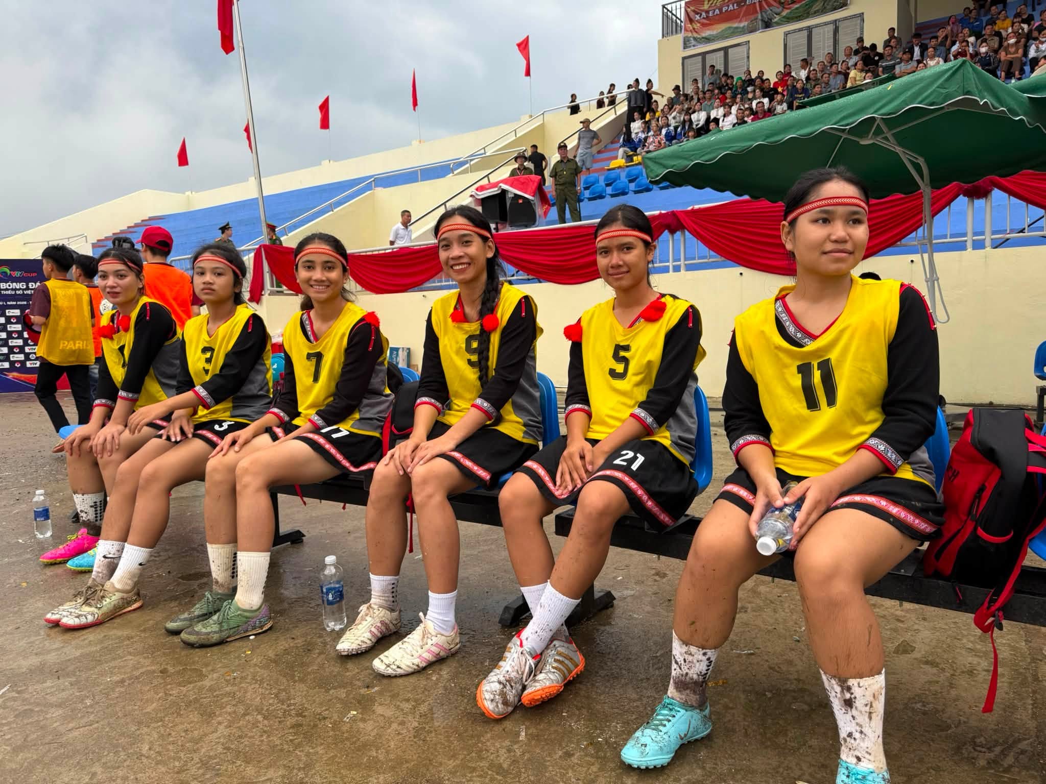 Hai mẹ con c&ugrave;ng thi đấu Giải B&oacute;ng đ&aacute; nữ c&aacute;c d&acirc;n tộc thiểu số - VTV Cup- Ảnh 4.
