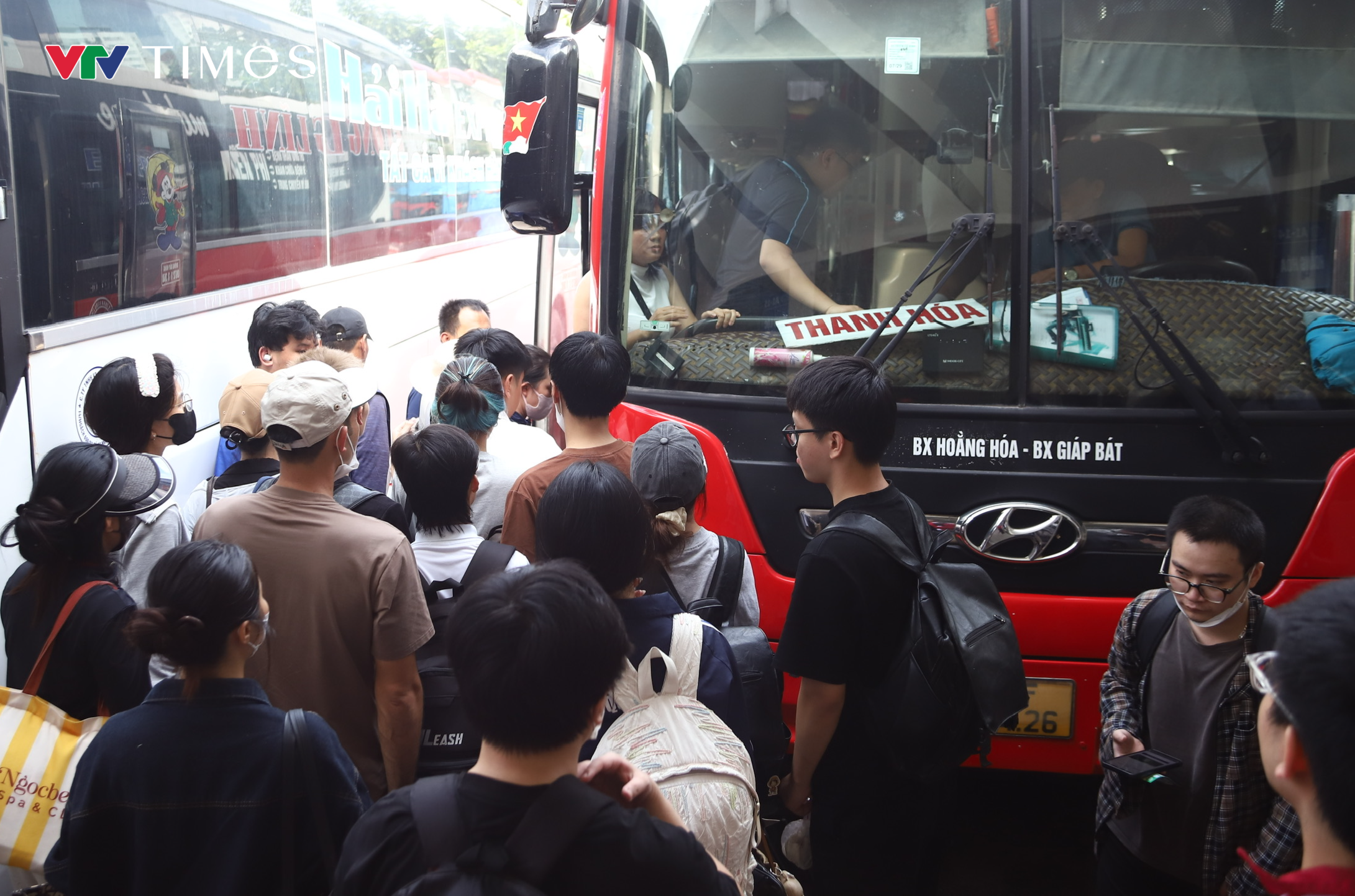 Rút kinh nghiệm kẹt xe, người dân rủ nhau di chuyển sớm về quê nghỉ lễ 2/9 - Ảnh 2.
