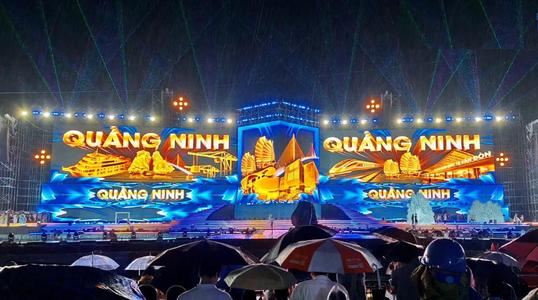 TRỰC TIẾP chương trình 'Quảng Ninh - Thành phố rạng rỡ tương lai' trên VTV1 - Ảnh 2.