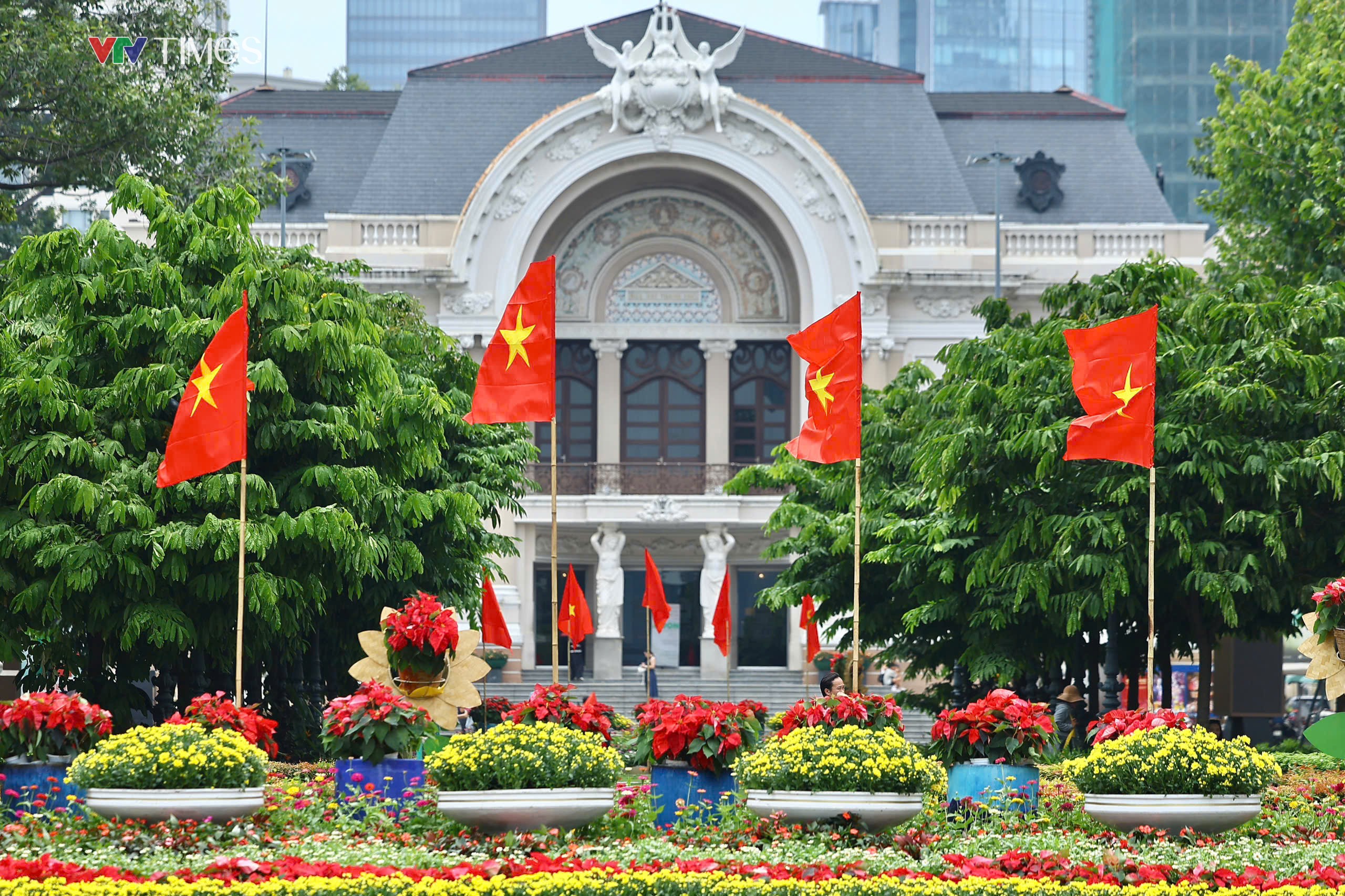 TP Hồ Chí Minh rực sắc cờ hoa đón Tết Độc lập- Ảnh 2.