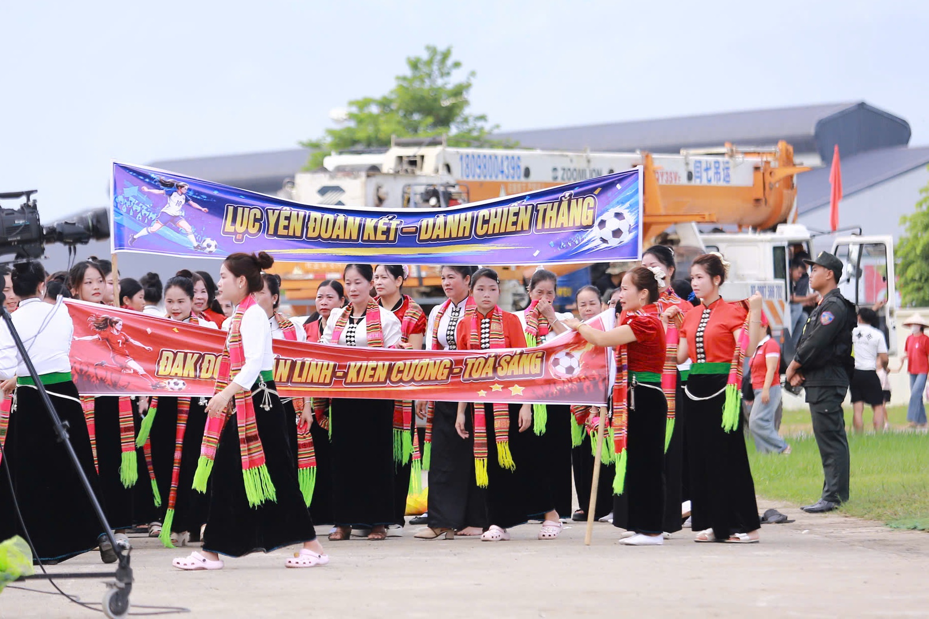 Kỷ lục 15.000 khán giả phủ kín sân vận động Chung kết VTV Cup 2026 - Ảnh 3.