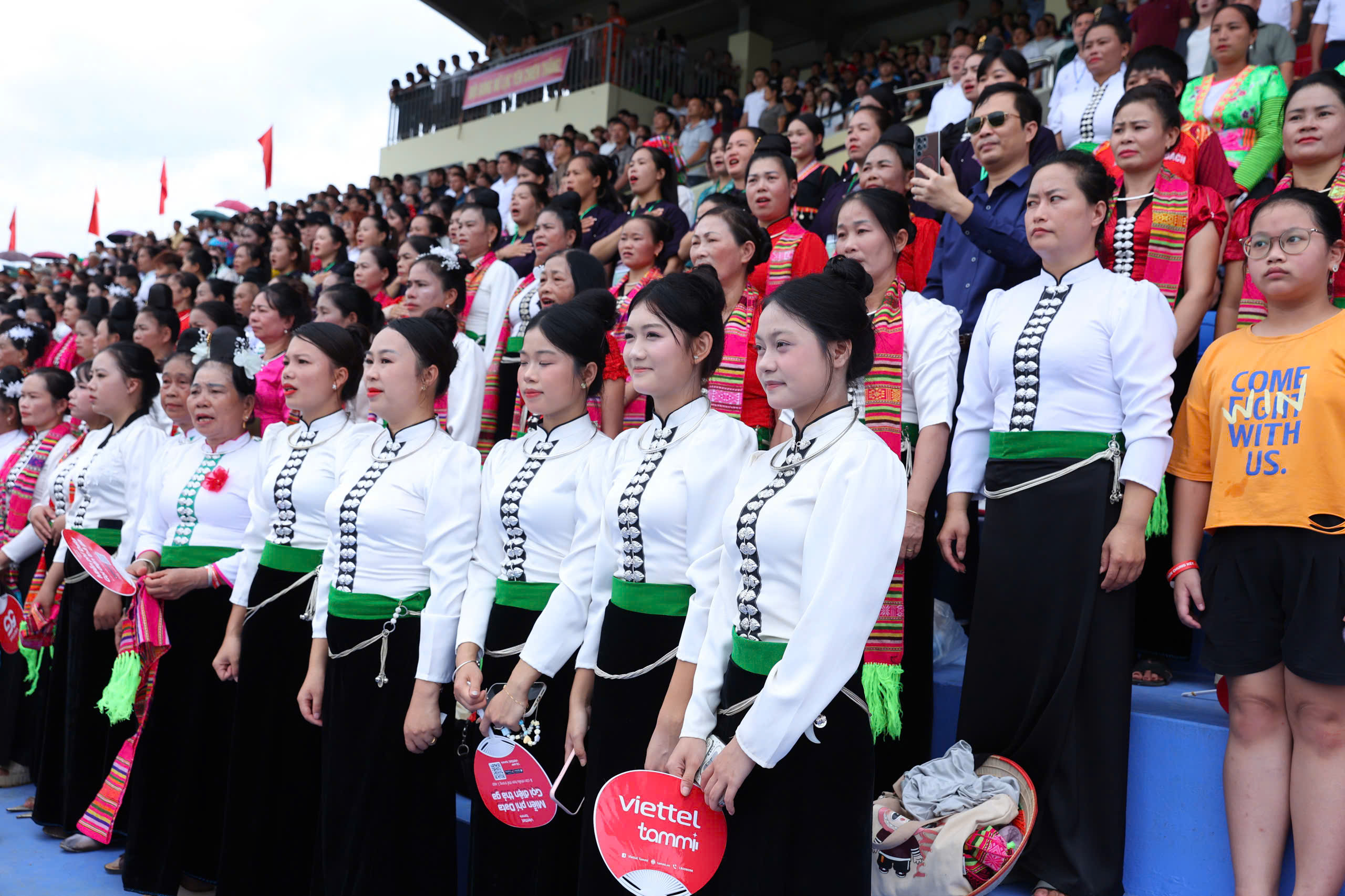 Kỷ lục 15.000 khán giả phủ kín sân vận động Chung kết VTV Cup 2026 - Ảnh 5.