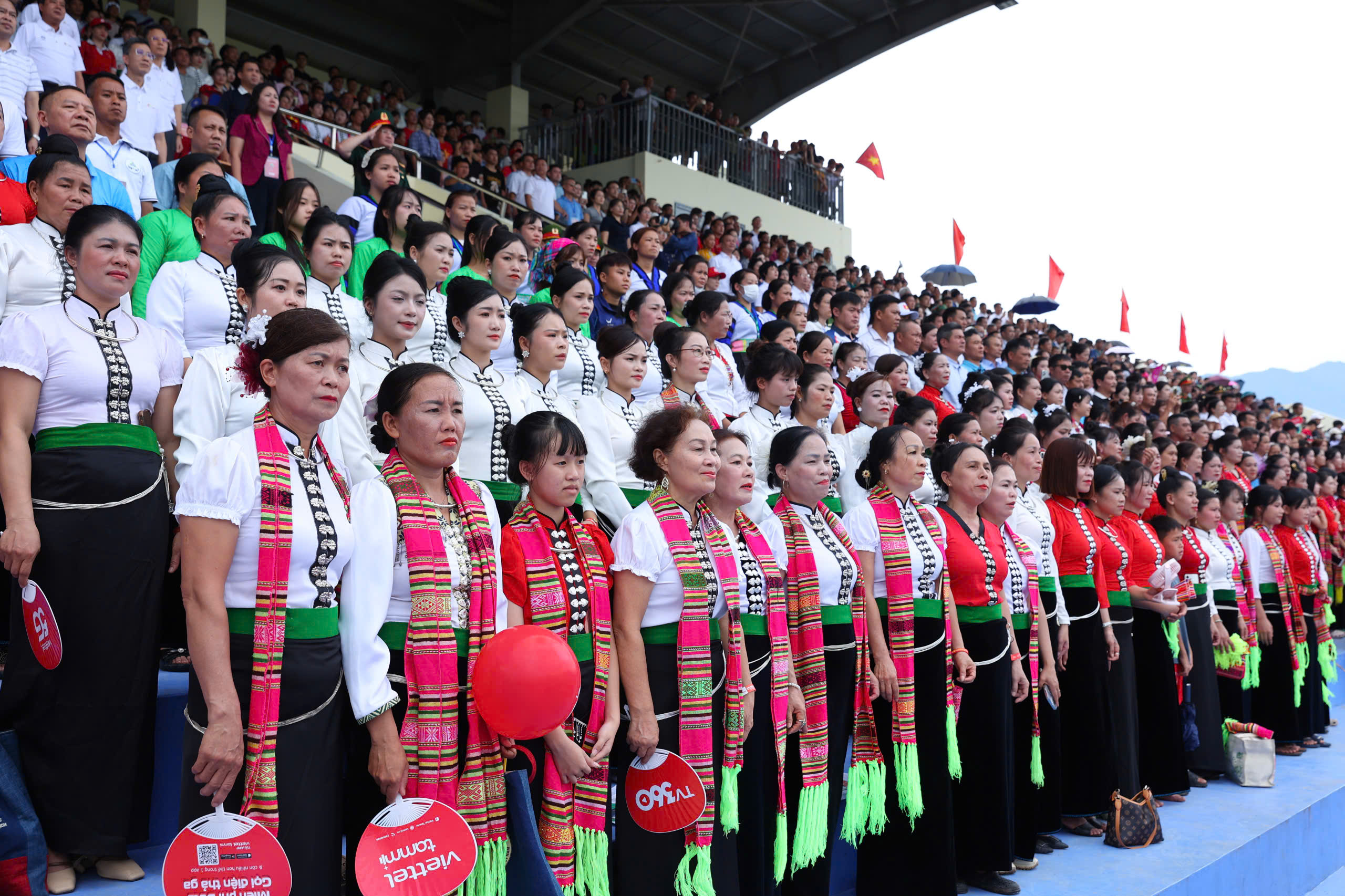 Kỷ lục 15.000 khán giả phủ kín sân vận động Chung kết VTV Cup 2026 - Ảnh 4.