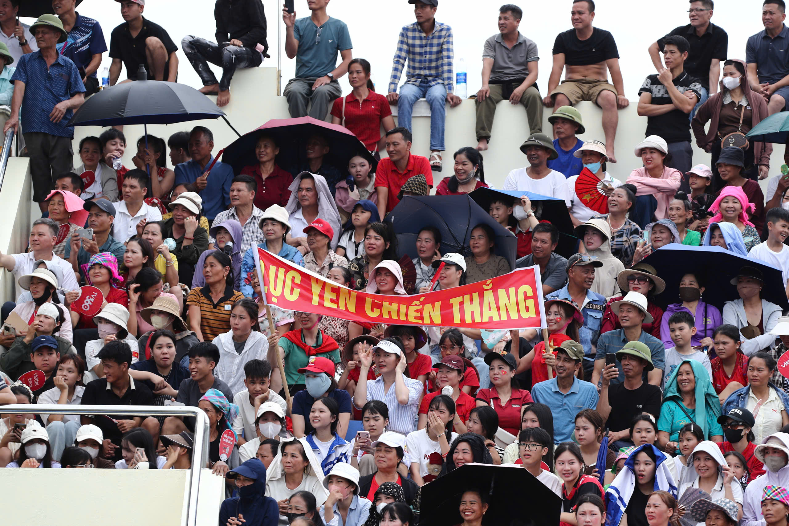 Kỷ lục 15.000 khán giả phủ kín sân vận động Chung kết VTV Cup 2026 - Ảnh 12.