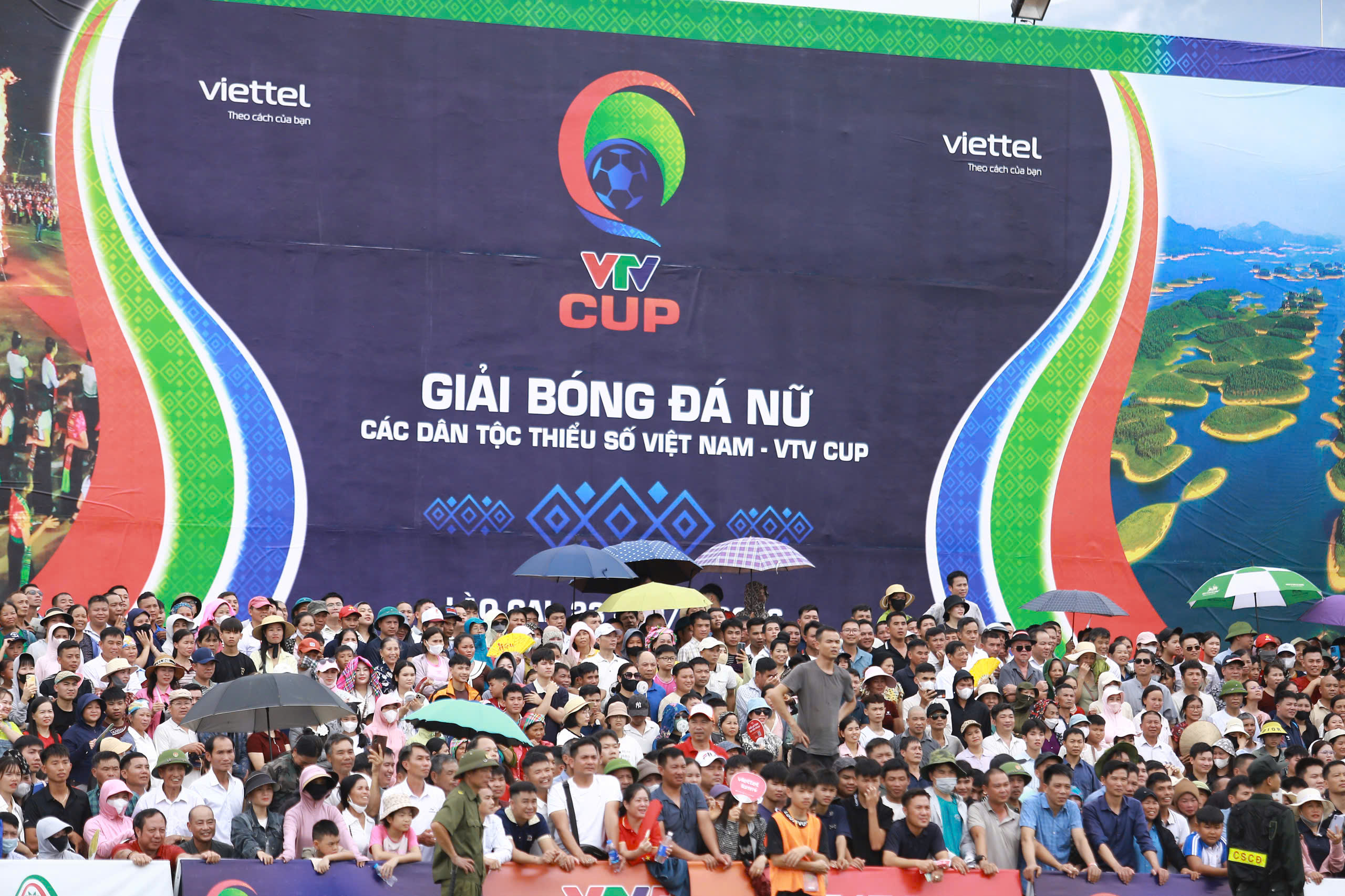 Kỷ lục 15.000 khán giả phủ kín sân vận động Chung kết VTV Cup 2026 - Ảnh 2.