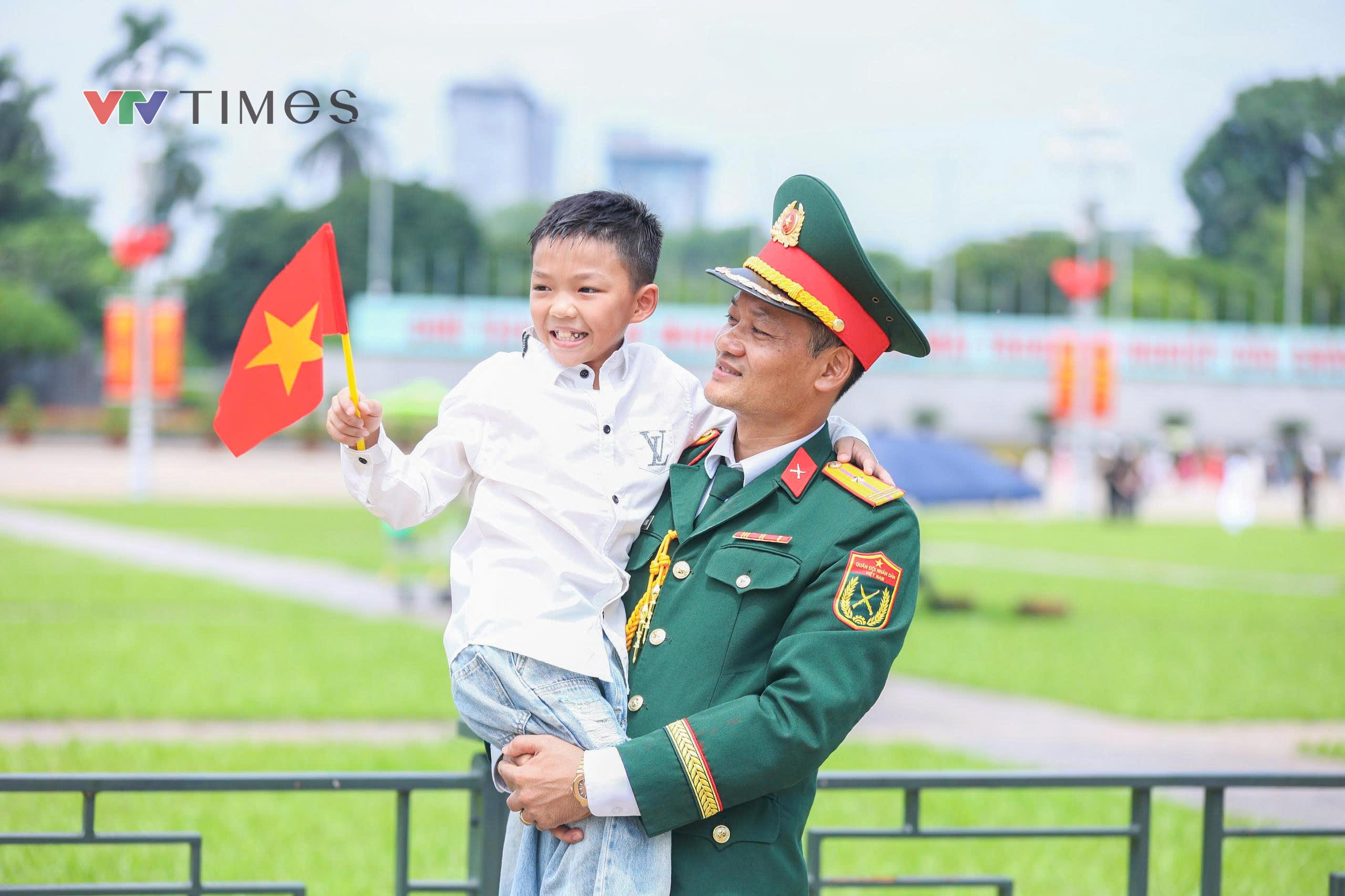 Bảo tàng Lịch sử Quân sự Việt Nam thu hút đông đảo du khách ngày đầu nghỉ lễ Quốc khánh - Ảnh 9.
